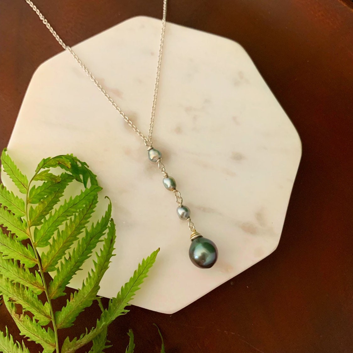 Tahitian pearl necklace • drop design with keshi pearls • Sterling silver or Gold filled