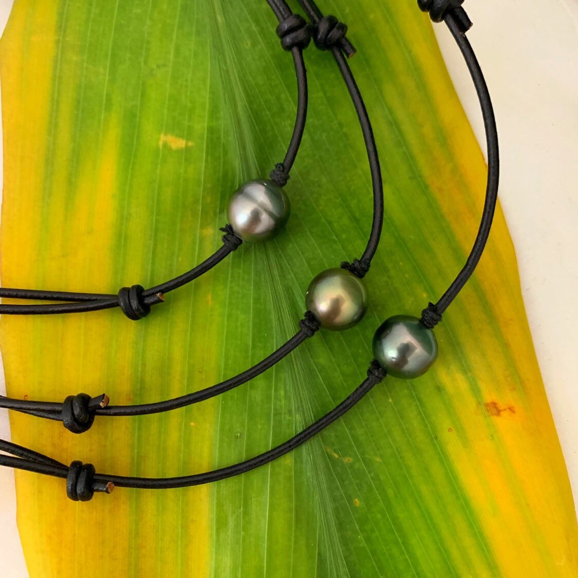Adjustable Tahitian Pearl Leather Necklace: Unisex Minimalist Jewelry