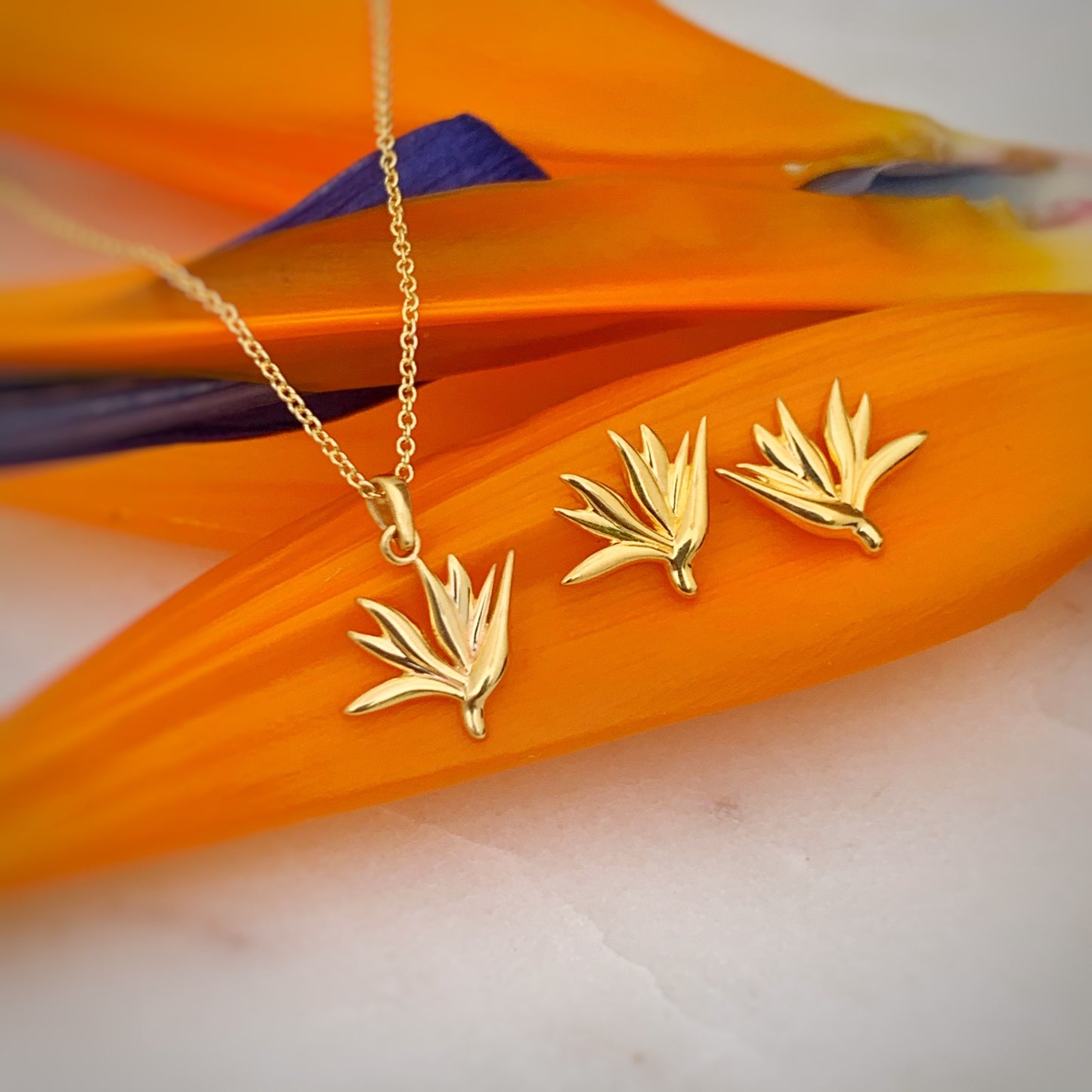 Bird of Paradise Necklace – Tropical Flower Pendant, Minimalist Hawaiian Jewelry, Elegant Gift
