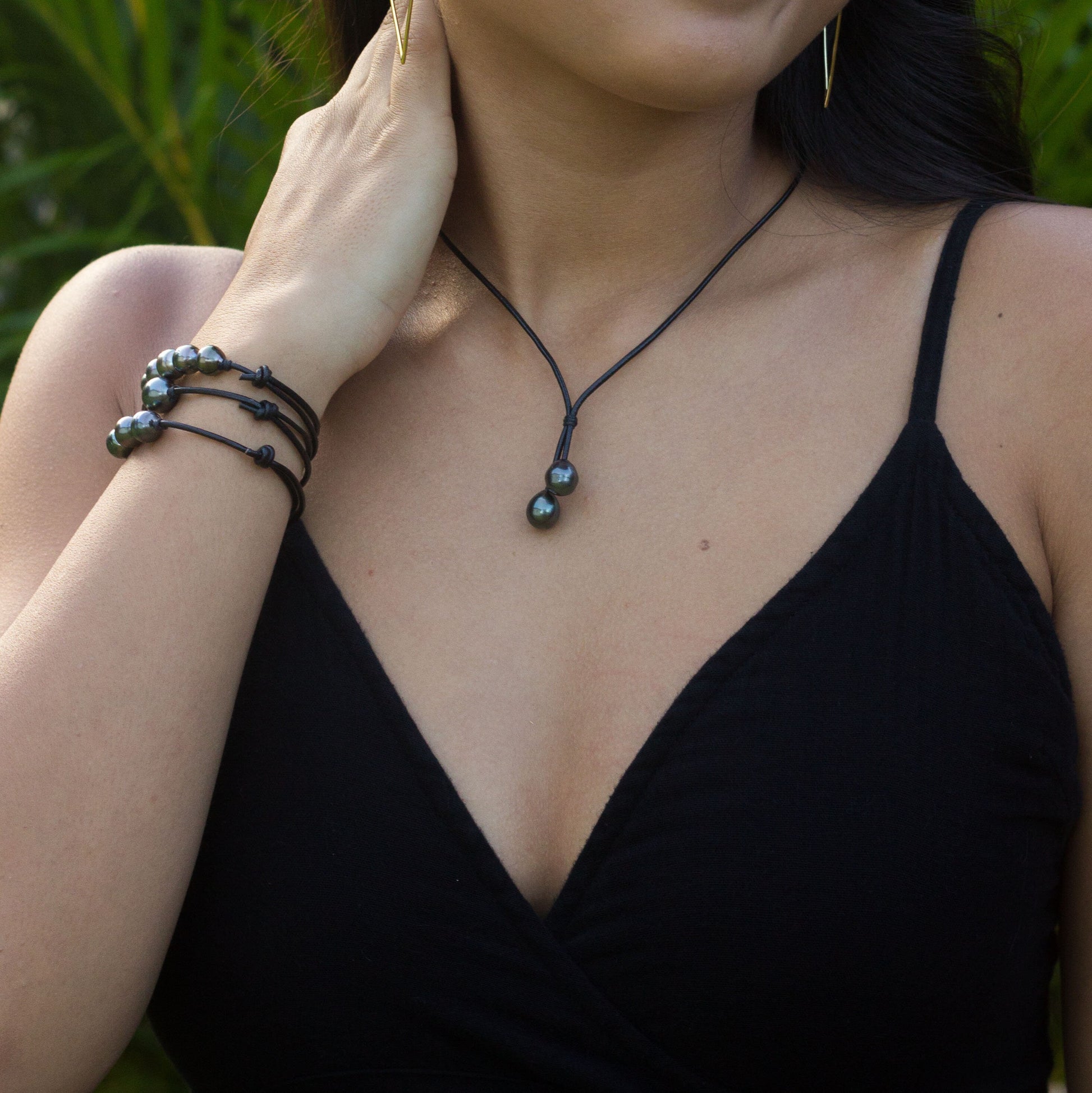 Tahitian Pearl Leather Necklace: Casual Island Jewelry