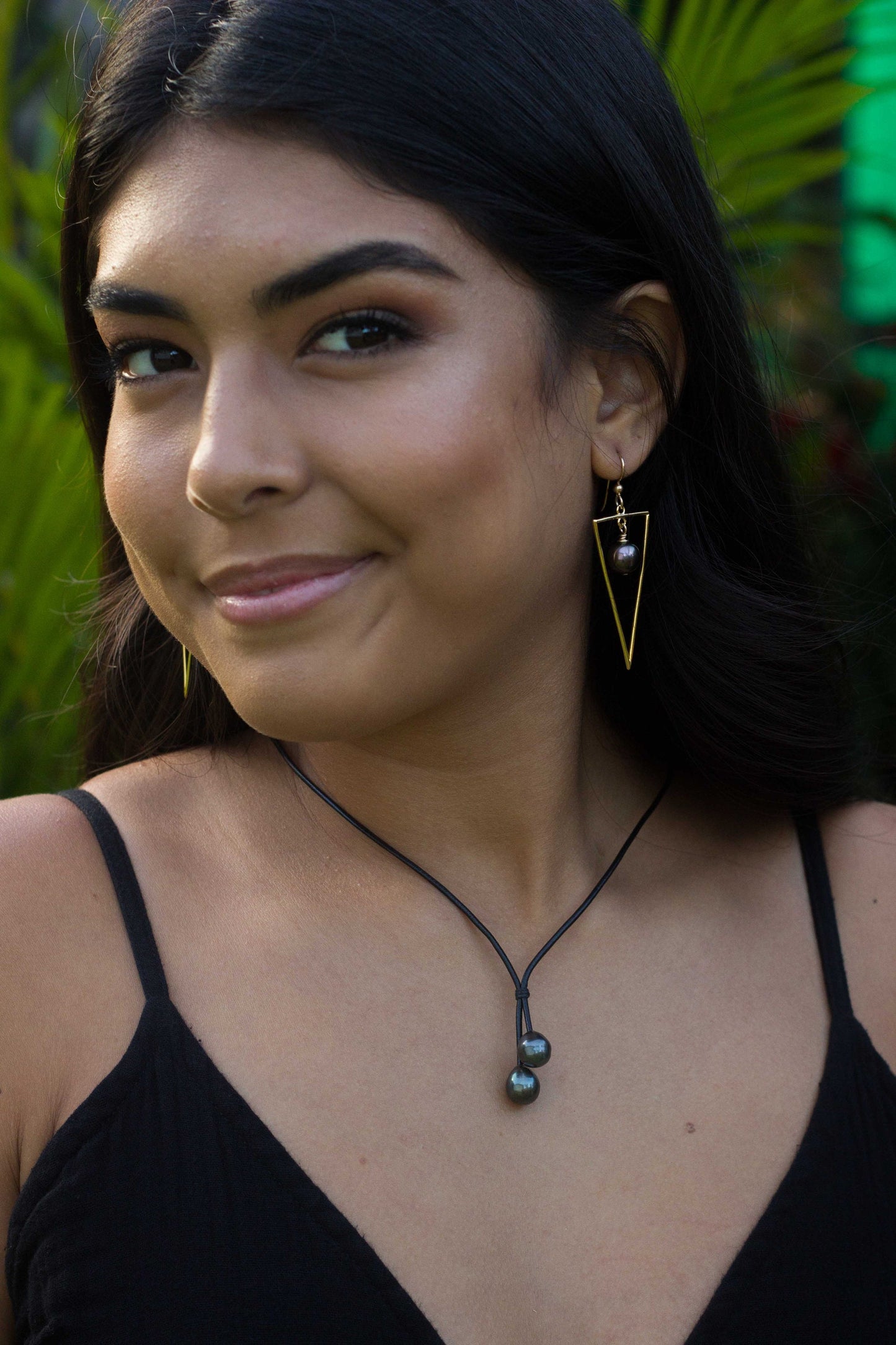 Tahitian Pearl Leather Necklace: Casual Island Jewelry