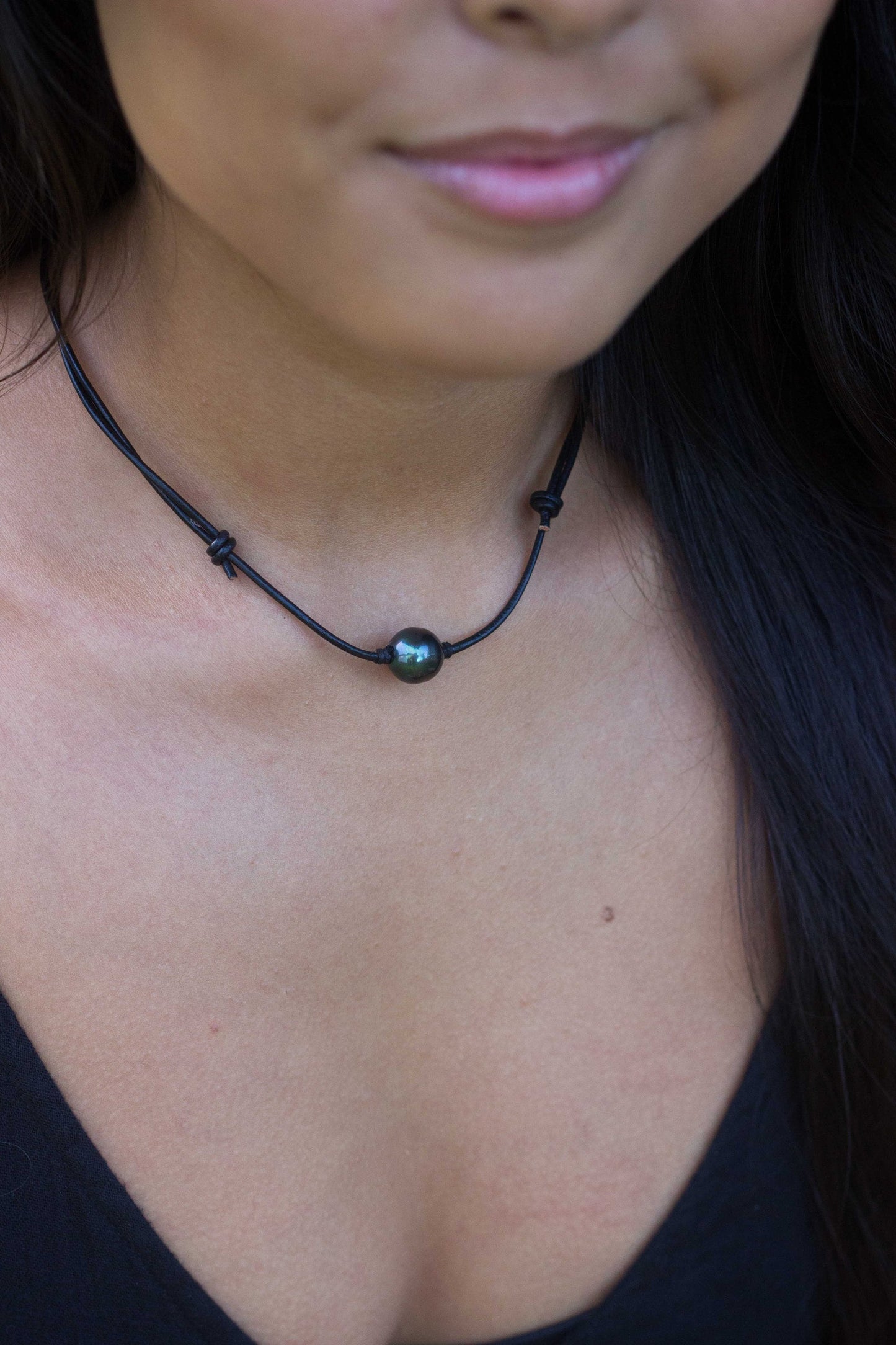 Adjustable Tahitian Pearl Leather Necklace: Unisex Minimalist Jewelry