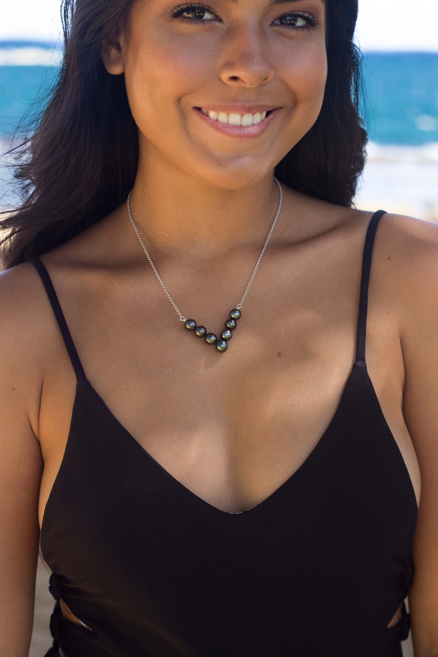 Tahitian Pearl V necklace : Sterling silver jewelry