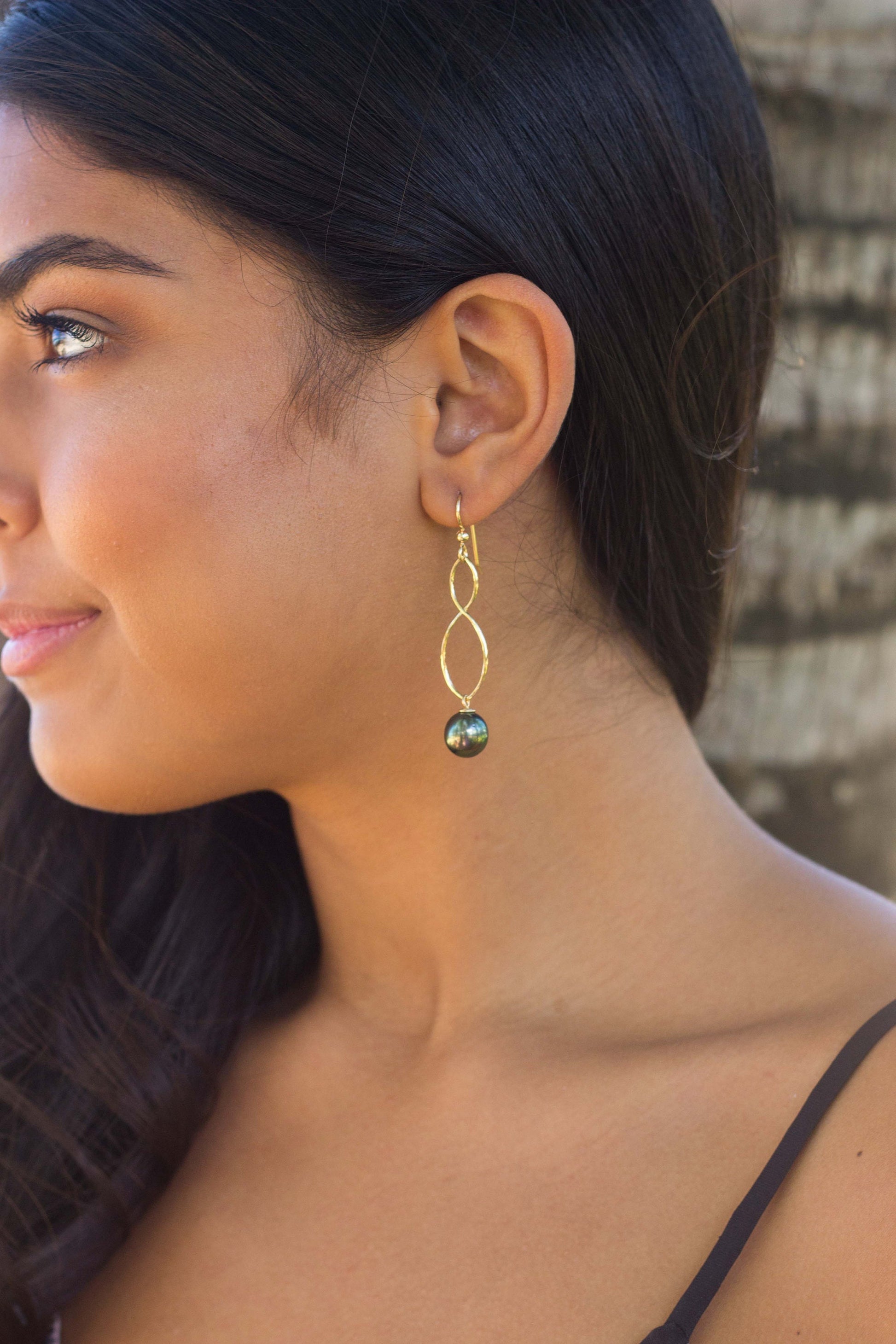 Infinity Tahitian Pearl Earrings • Dangle earrings in Sterling Silver