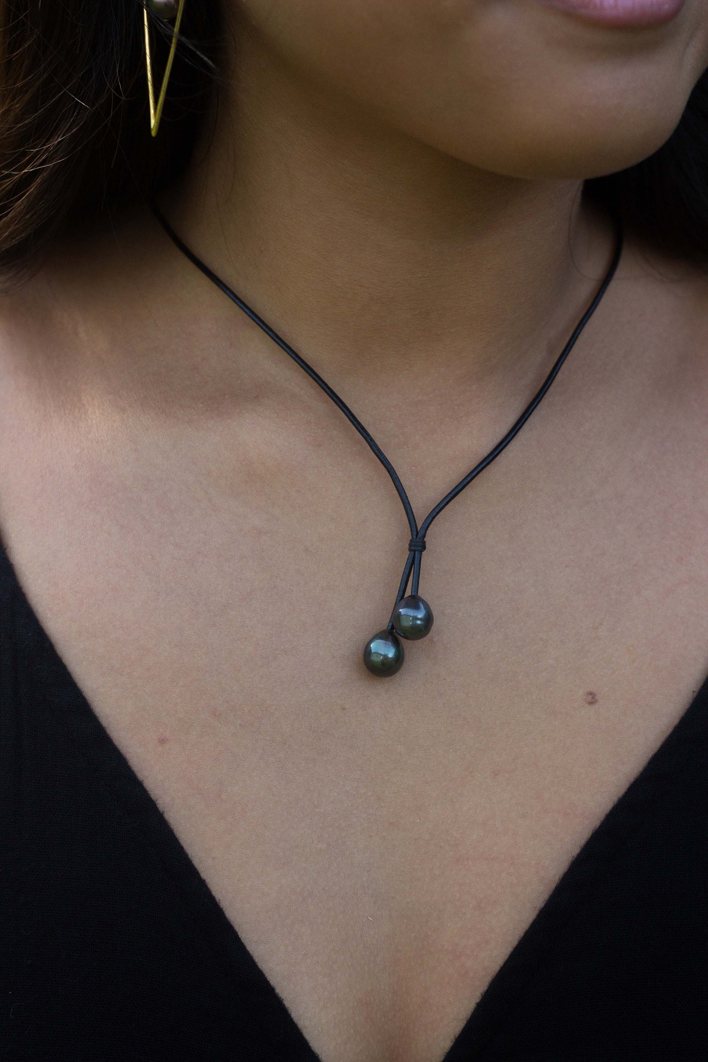 Tahitian Pearl Leather Necklace: Casual Island Jewelry