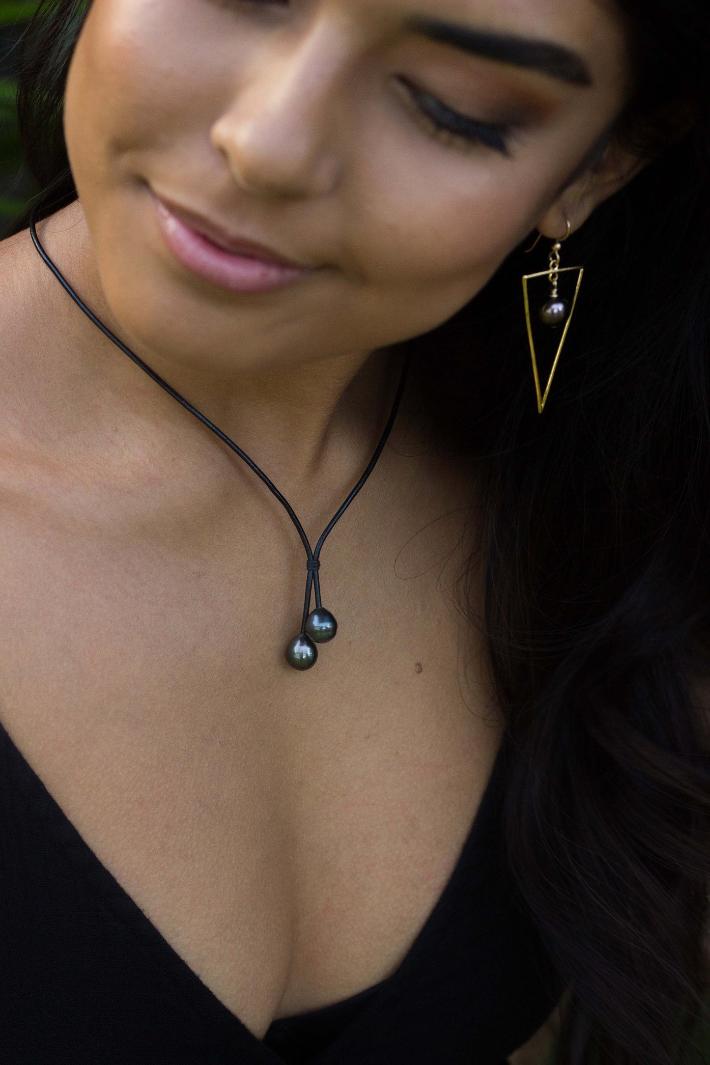 Tahitian Pearl Leather Necklace: Casual Island Jewelry