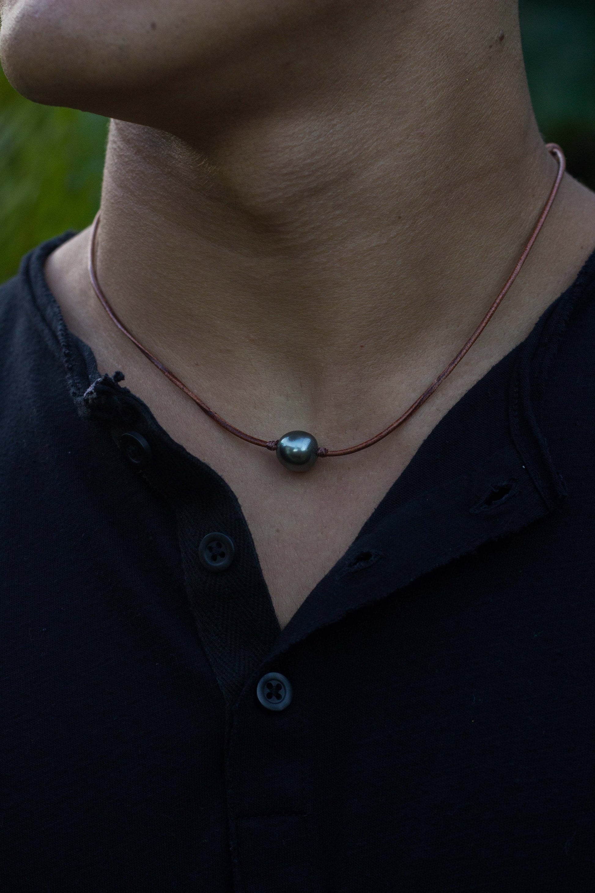 Adjustable Tahitian Pearl Leather Necklace: Unisex Minimalist Jewelry