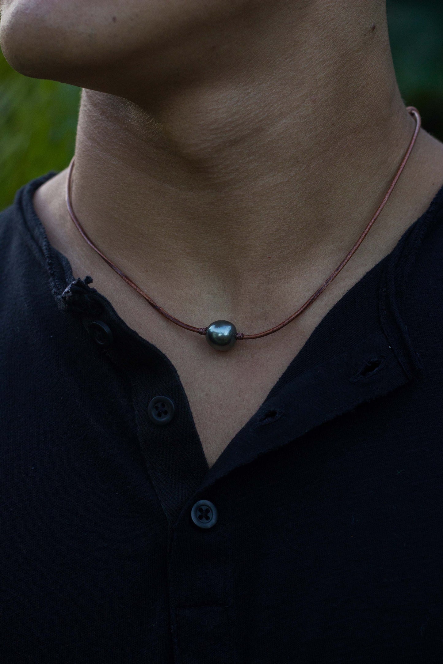 Adjustable Tahitian Pearl Leather Necklace: Unisex Minimalist Jewelry