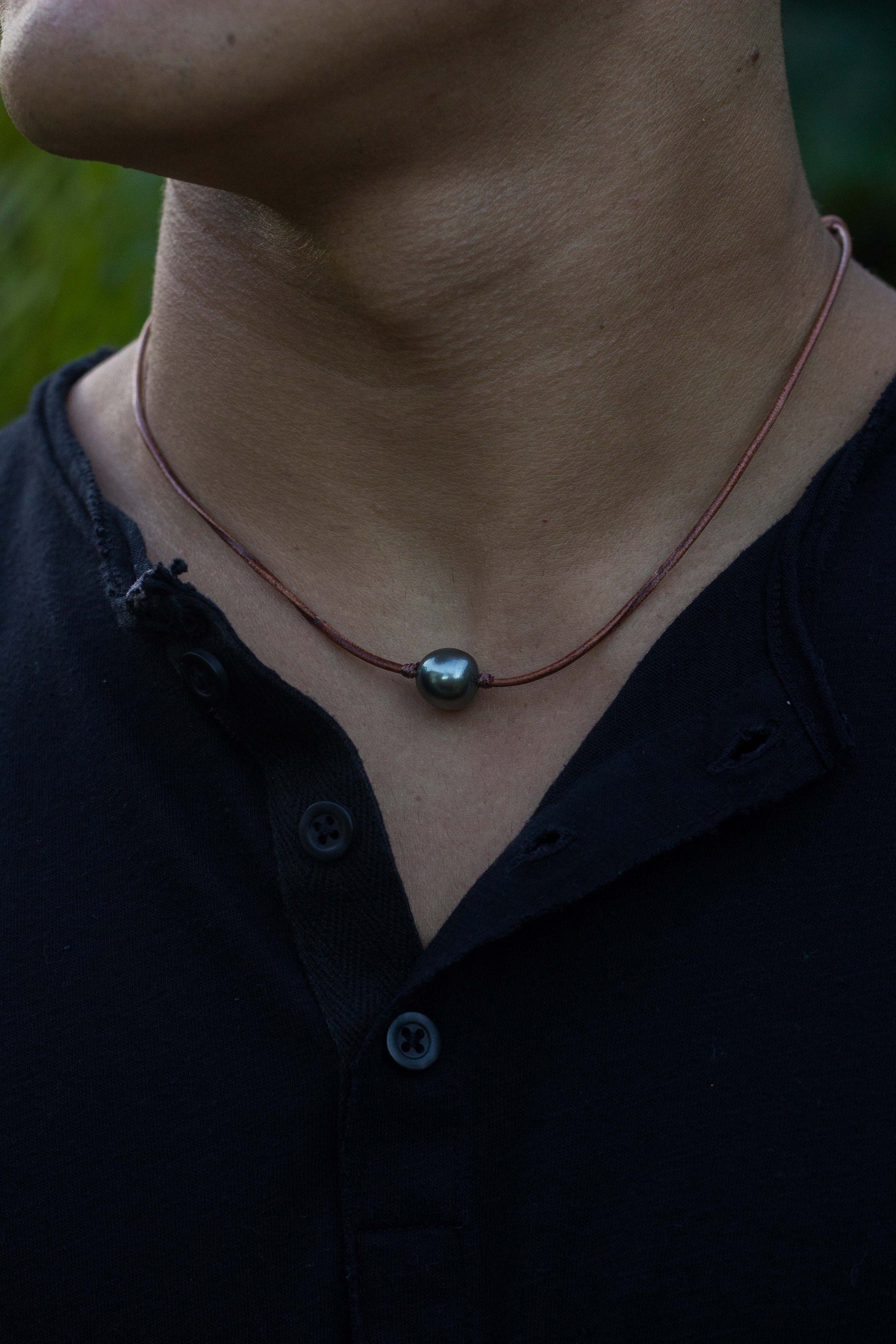 Adjustable Tahitian Pearl Leather Necklace: Unisex Minimalist Jewelry