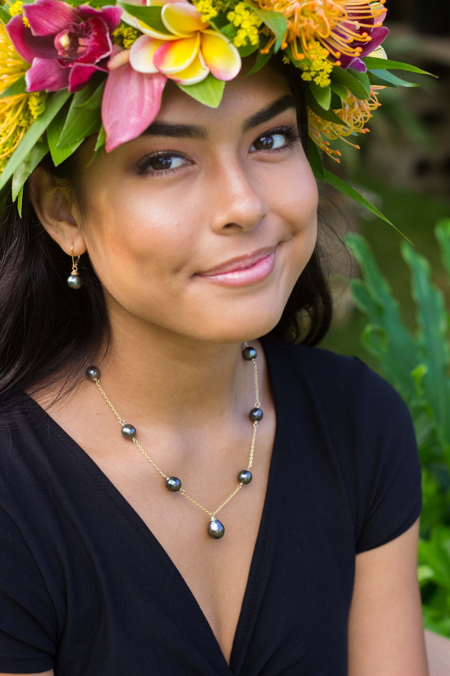 Tahitian pearl necklace • Linked pearls with drop Pistachio pendant • Handmade in Hawaii jewelry