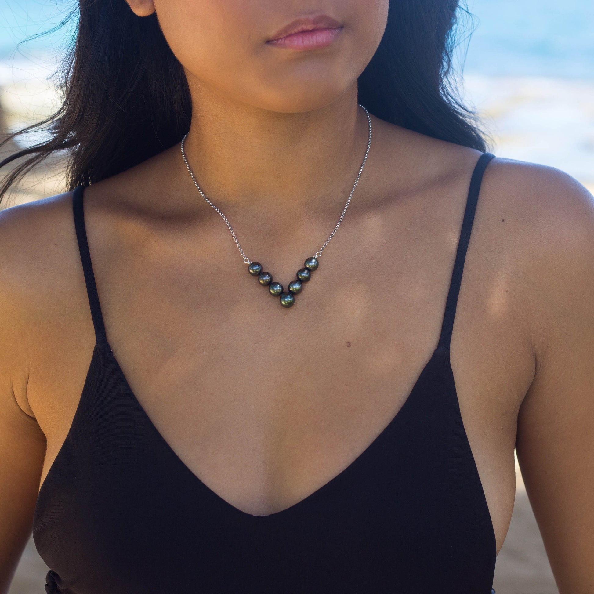 Tahitian Pearl V necklace : Sterling silver jewelry