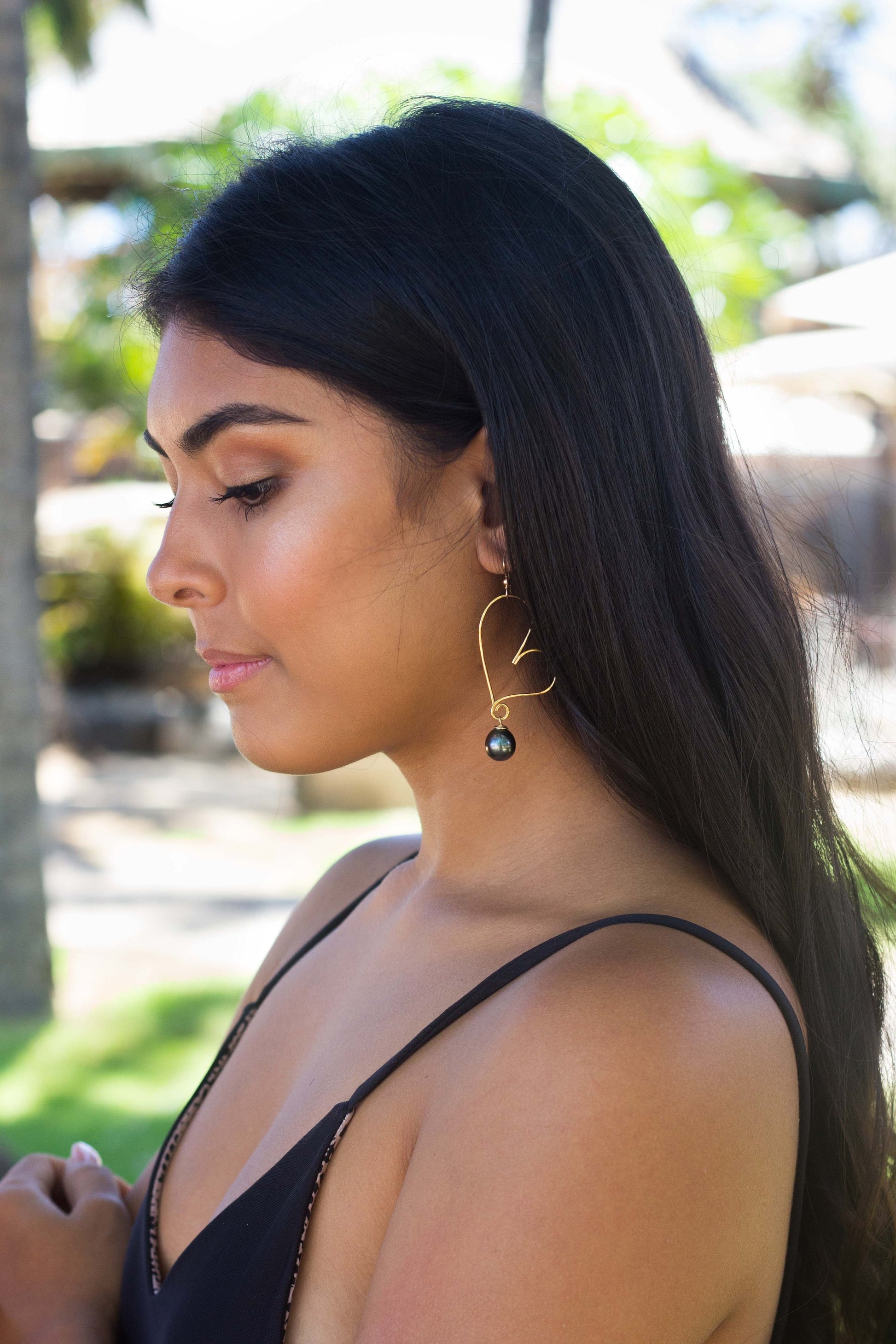 DOORBUSTER Tahitian Pearl Heart Earrings: Sterling silver Dangle Earrings