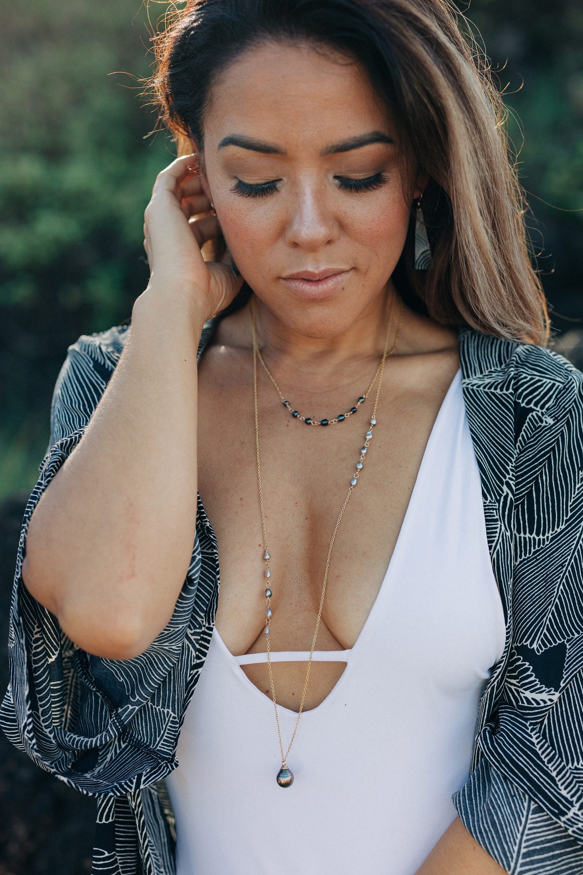 Tahitian pearl necklace — Staggered Keshi • genuine and organic shapes • Long chain