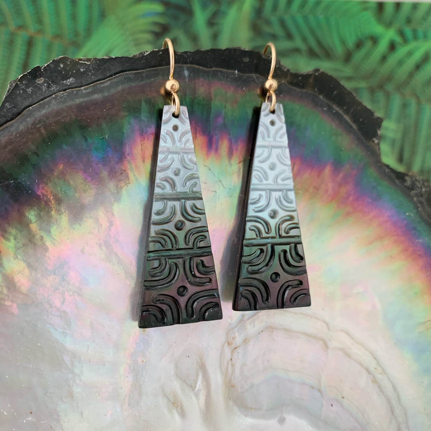 Shell earrings • Handcarved jewelry • Hawaiian Polynesian design