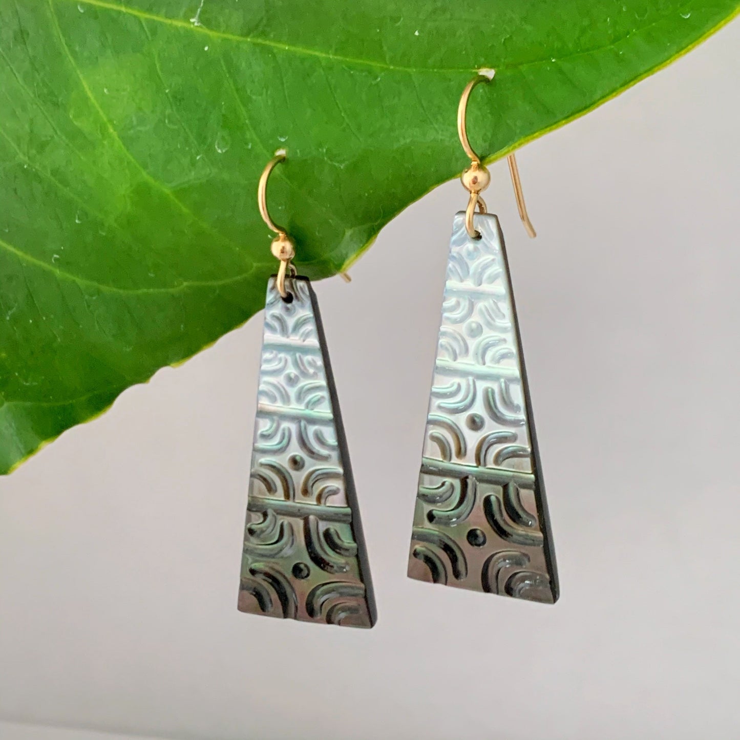 Shell earrings • Handcarved jewelry • Hawaiian Polynesian design