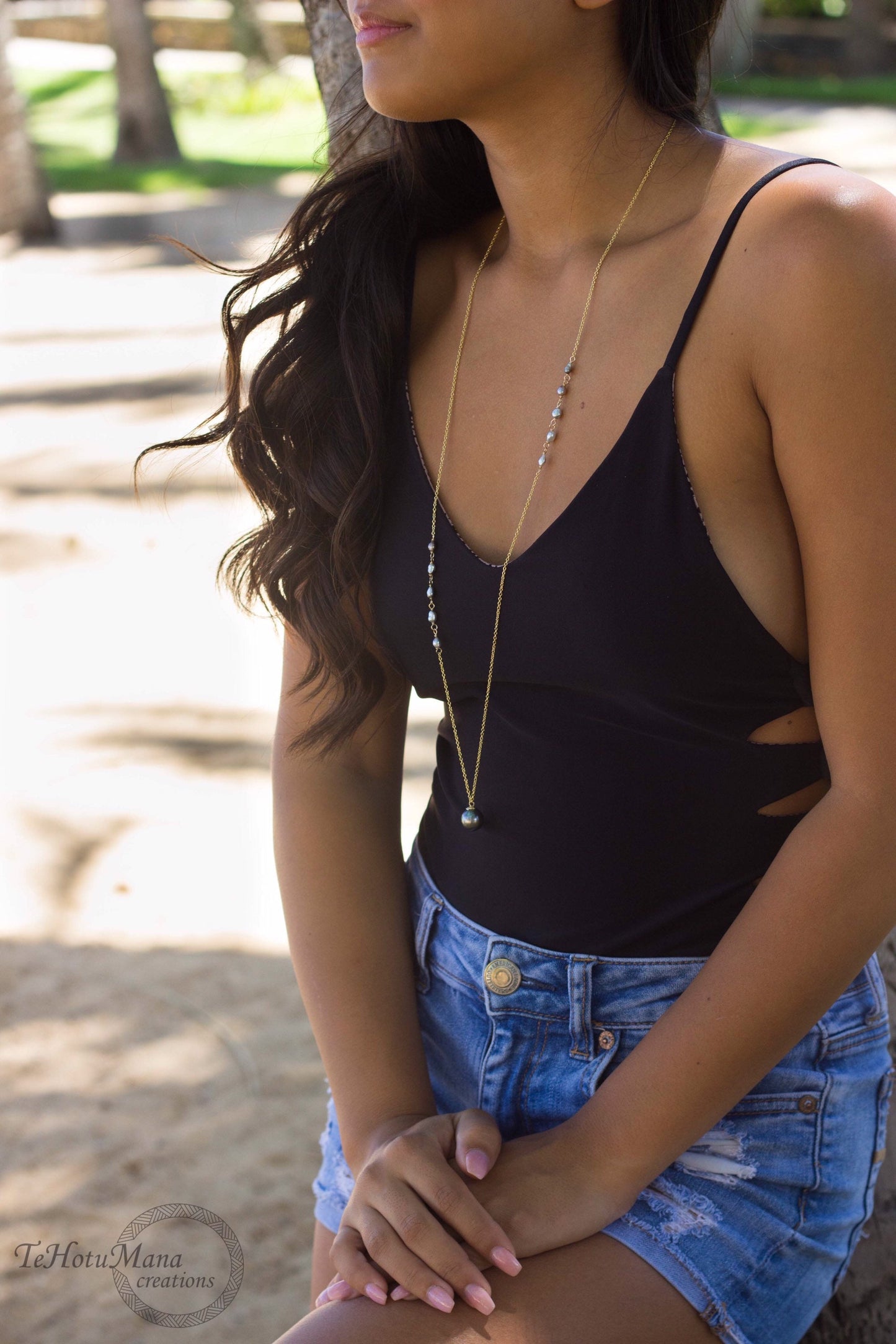 Tahitian pearl necklace — Staggered Keshi • genuine and organic shapes • Long chain