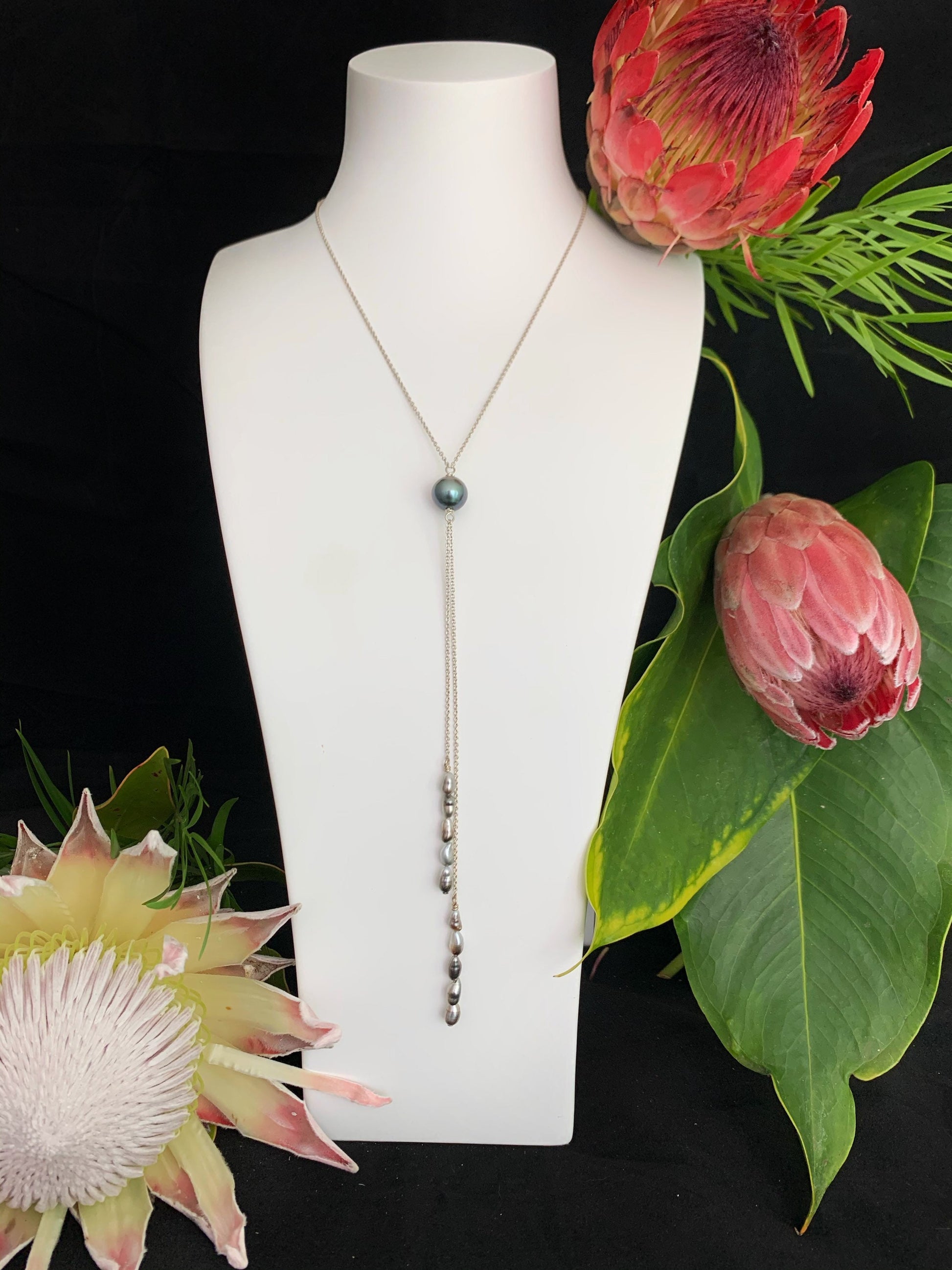 Tahitian Pearl and Keshi Lariat Necklace , Tahitian Pearl necklace , Tahitian pearl jewelry , tahitian pearl , tahitian pearl gold filled