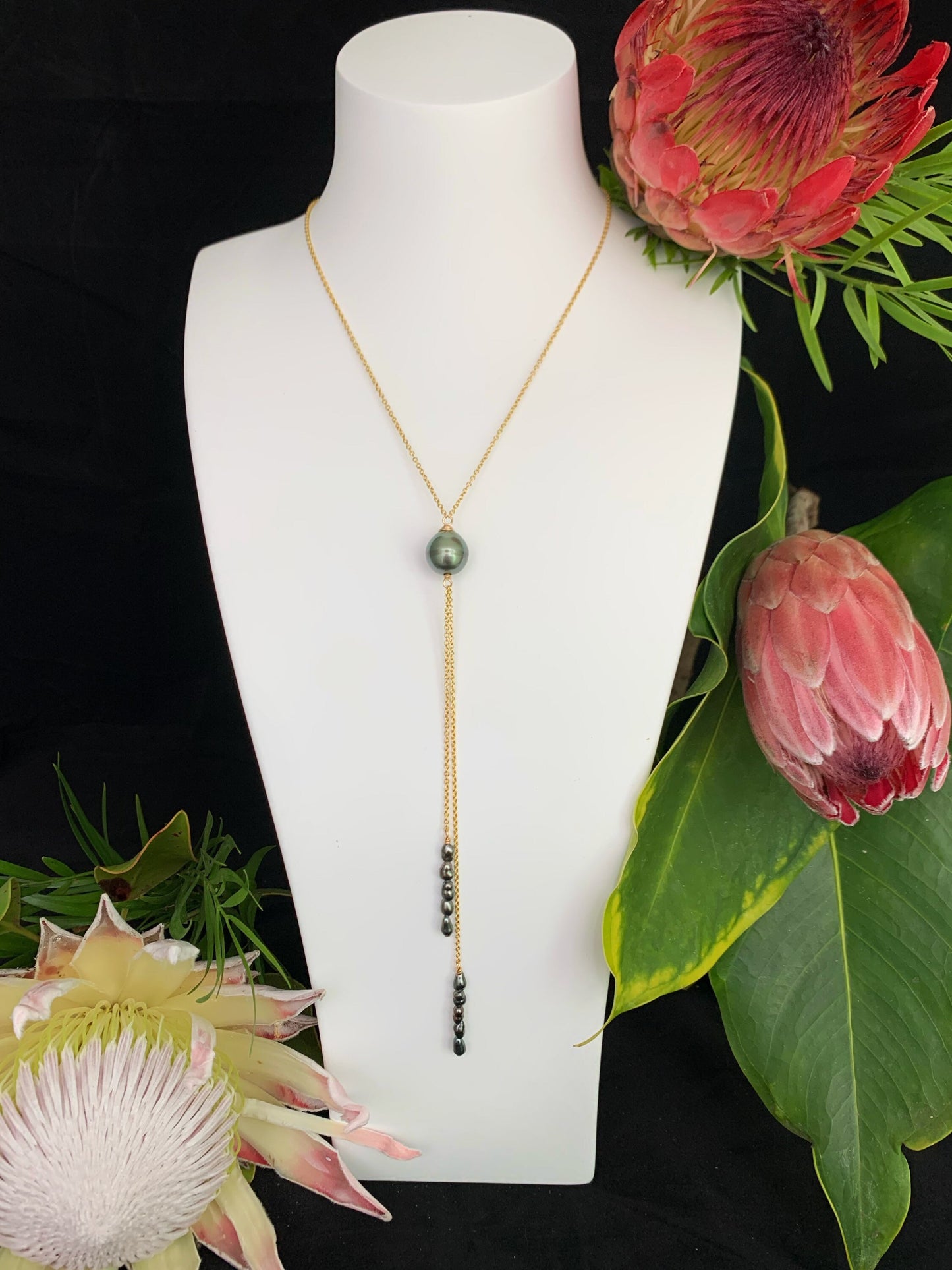 Tahitian Pearl and Keshi Lariat Necklace , Tahitian Pearl necklace , Tahitian pearl jewelry , tahitian pearl , tahitian pearl gold filled