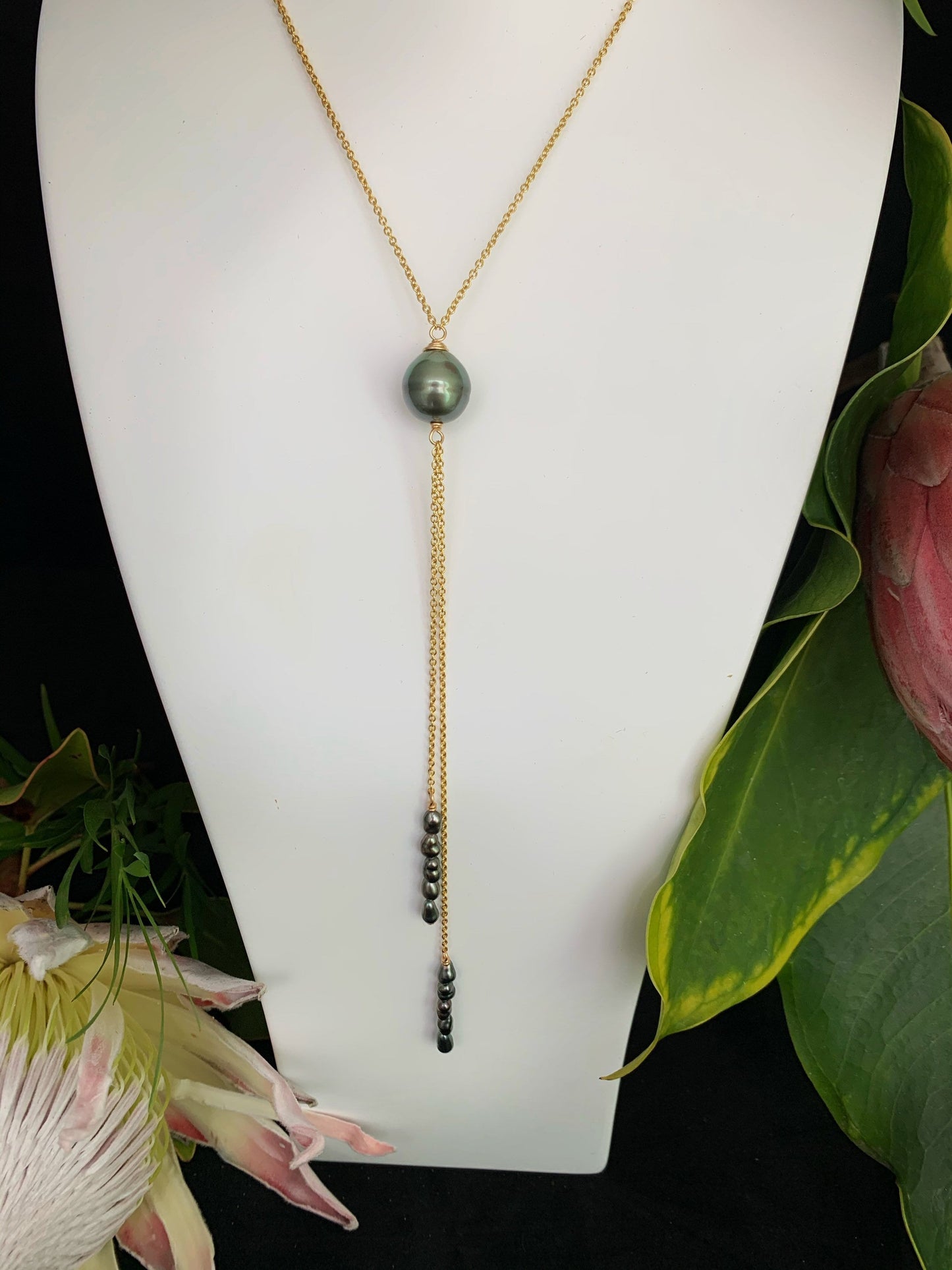 Tahitian Pearl and Keshi Lariat Necklace , Tahitian Pearl necklace , Tahitian pearl jewelry , tahitian pearl , tahitian pearl gold filled