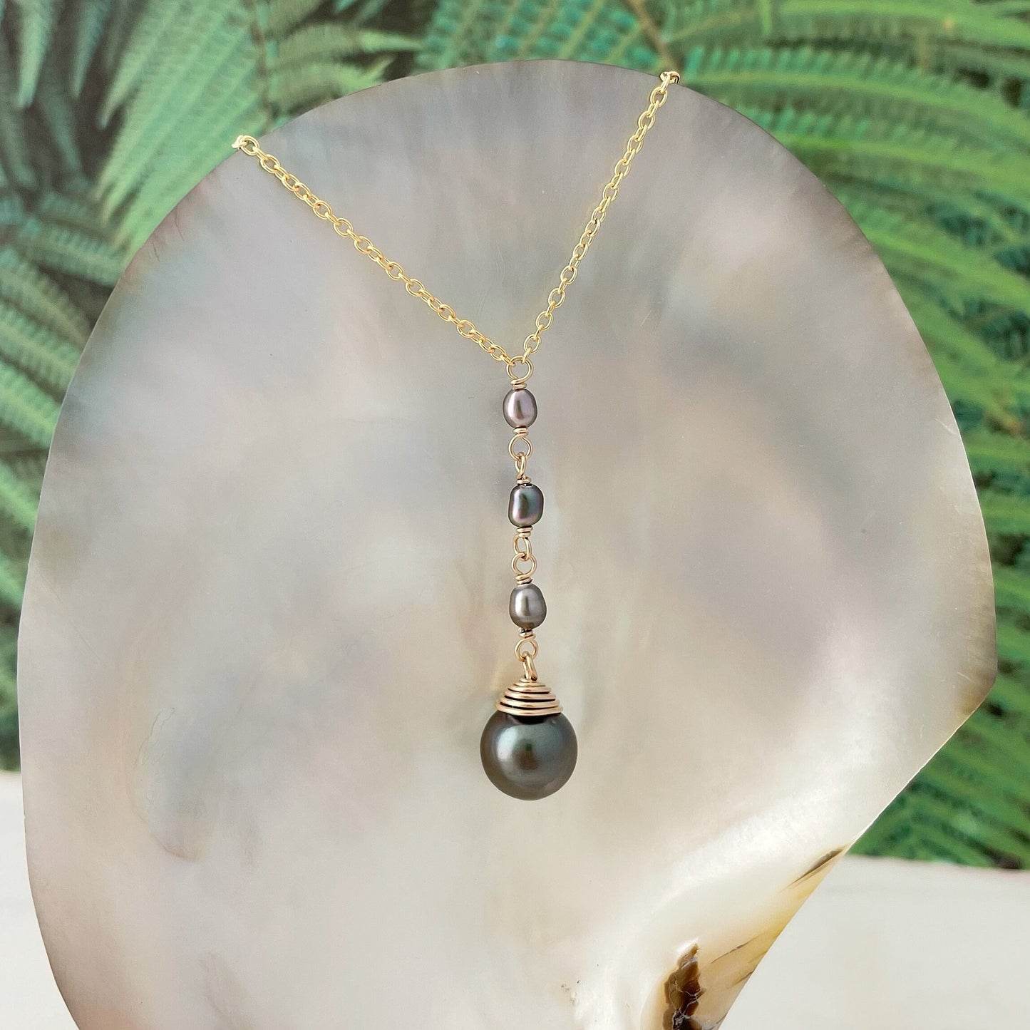 Tahitian pearl necklace • drop design with keshi pearls • Sterling silver or Gold filled