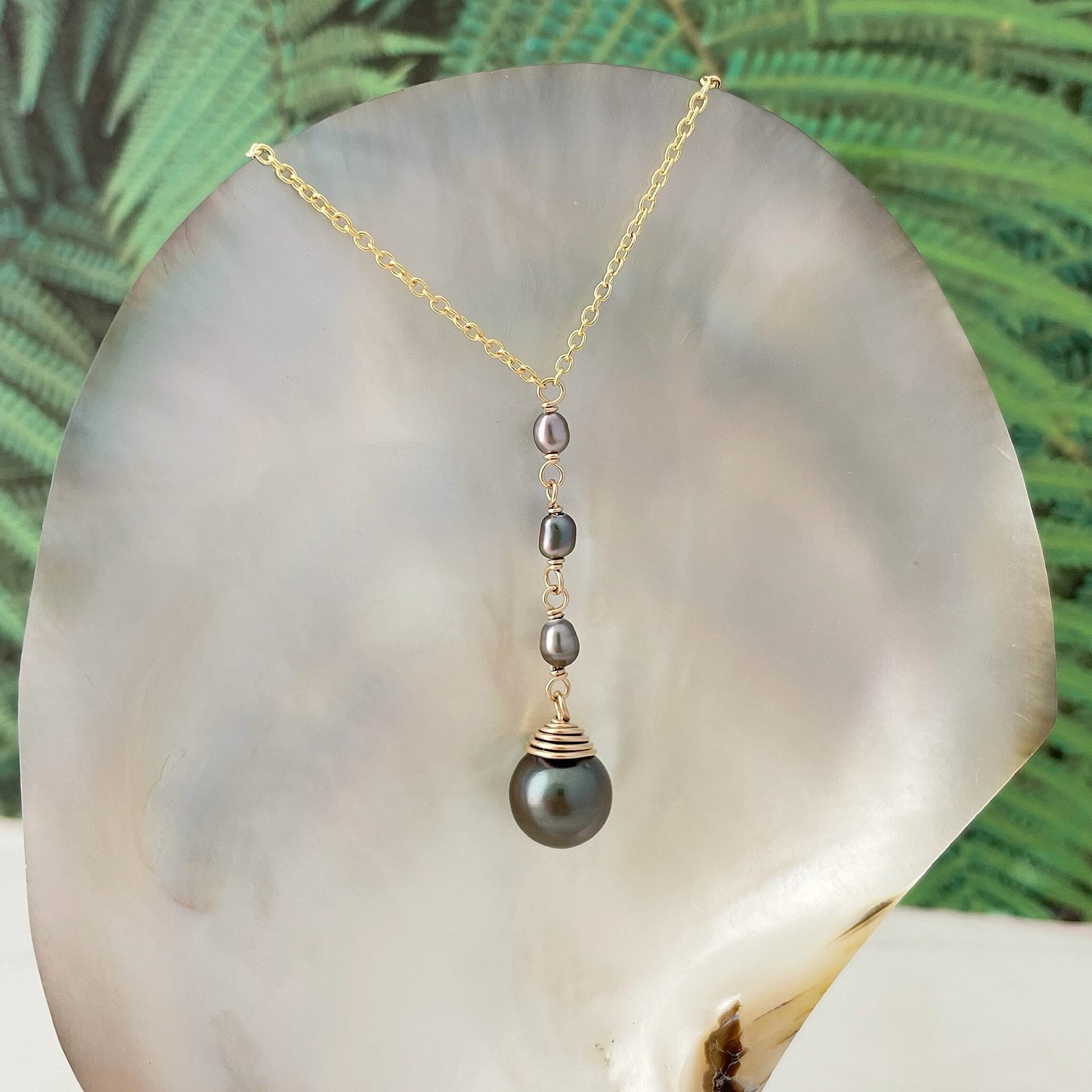Tahitian pearl necklace • drop design with keshi pearls • Sterling silver or Gold filled