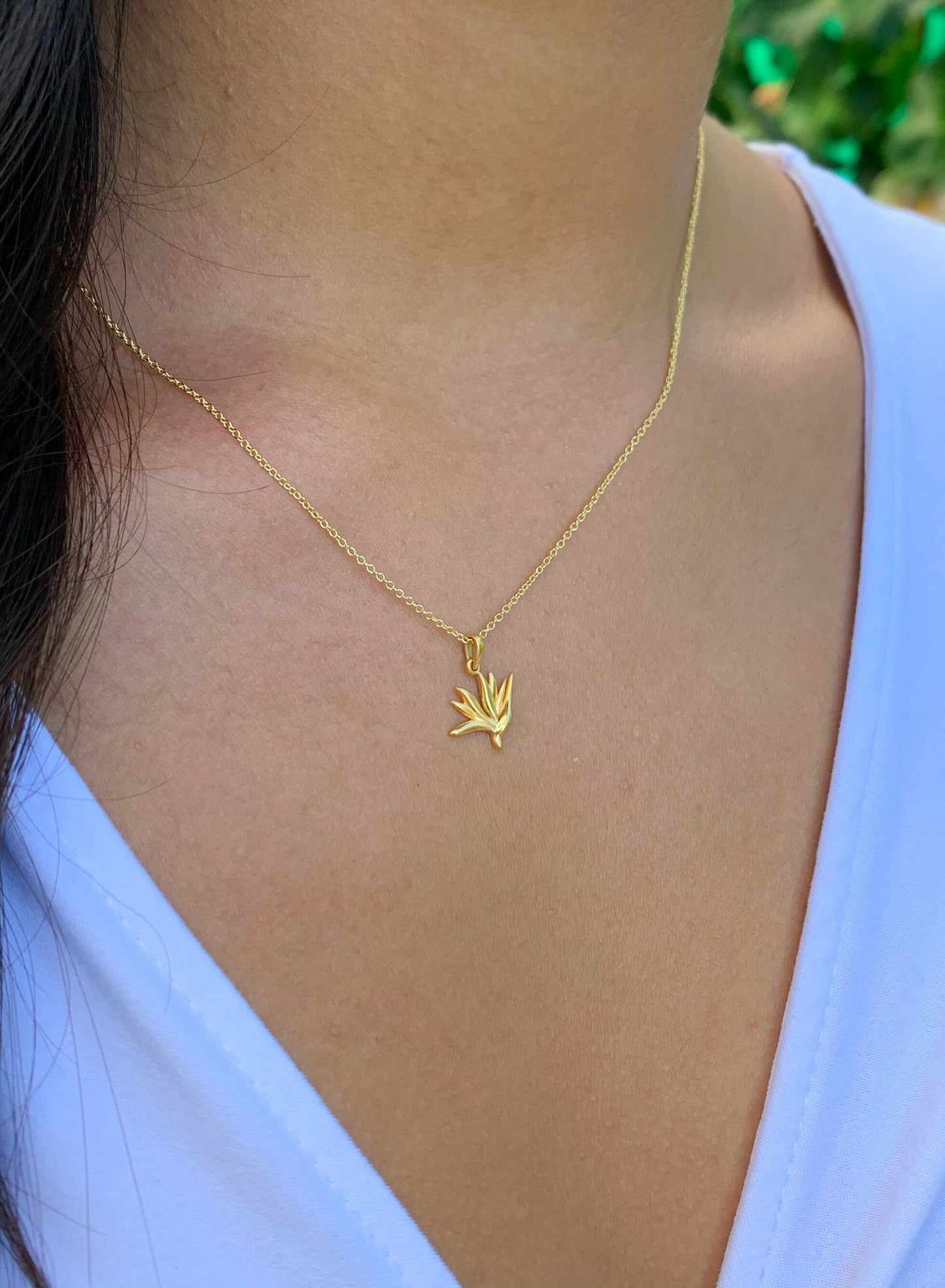 Bird of Paradise Necklace – Tropical Flower Pendant, Minimalist Hawaiian Jewelry, Elegant Gift