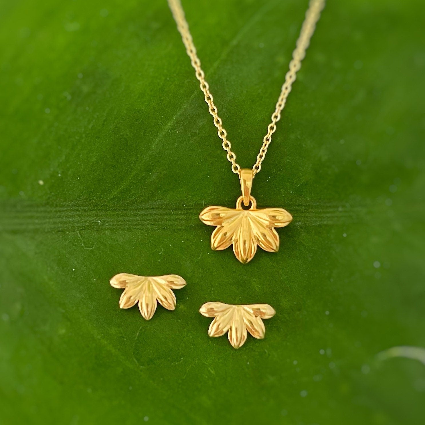 Naupaka Flower Pendant • Hawaiian Flower Necklace in Gold Vermeil • Everyday Island Jewelry