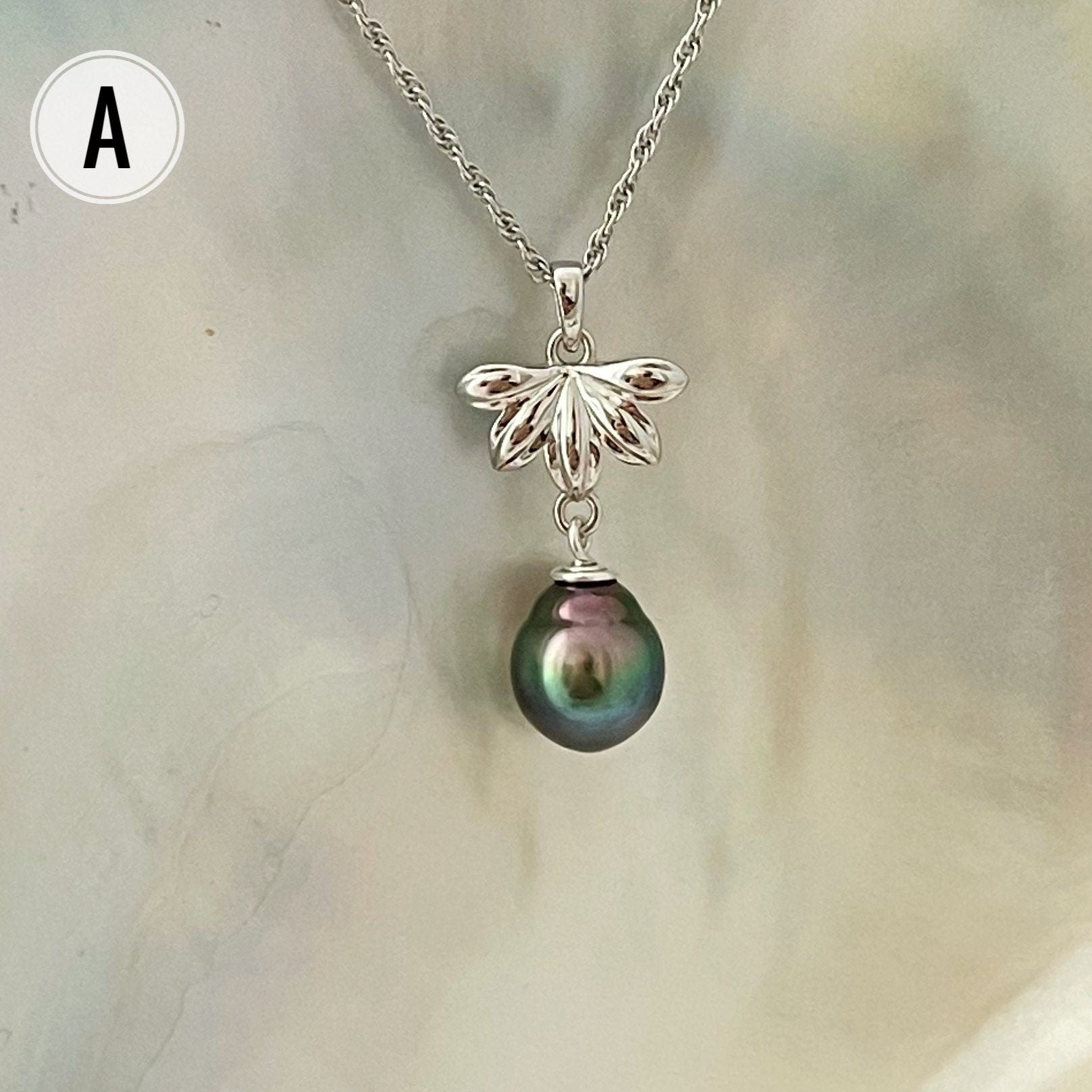 Tahitian pearl Necklace • Naupaka in Sterling Silver • Hawaiian Flower Jewelry • Choose your pearl