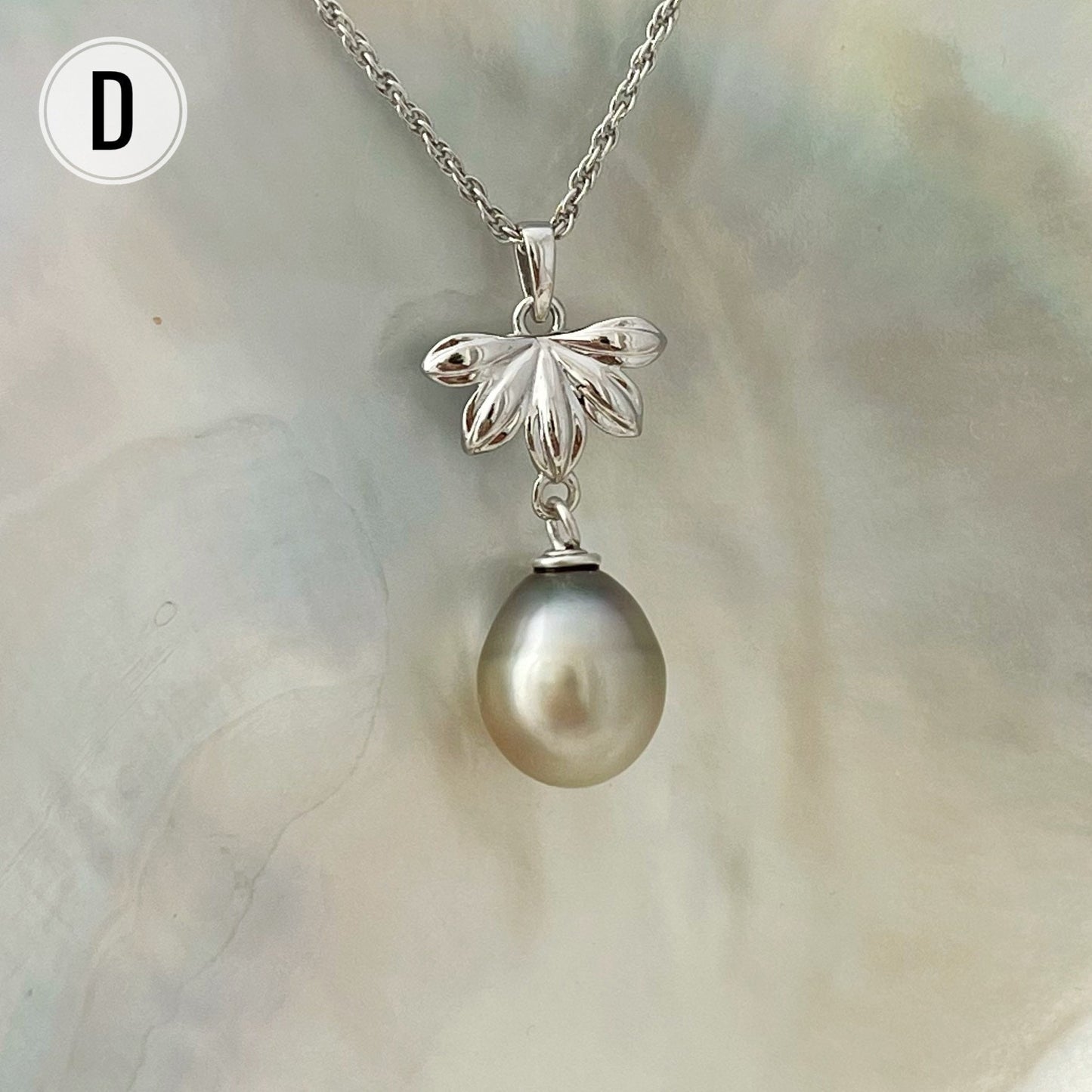 Tahitian pearl Necklace • Naupaka in Sterling Silver • Hawaiian Flower Jewelry • Choose your pearl