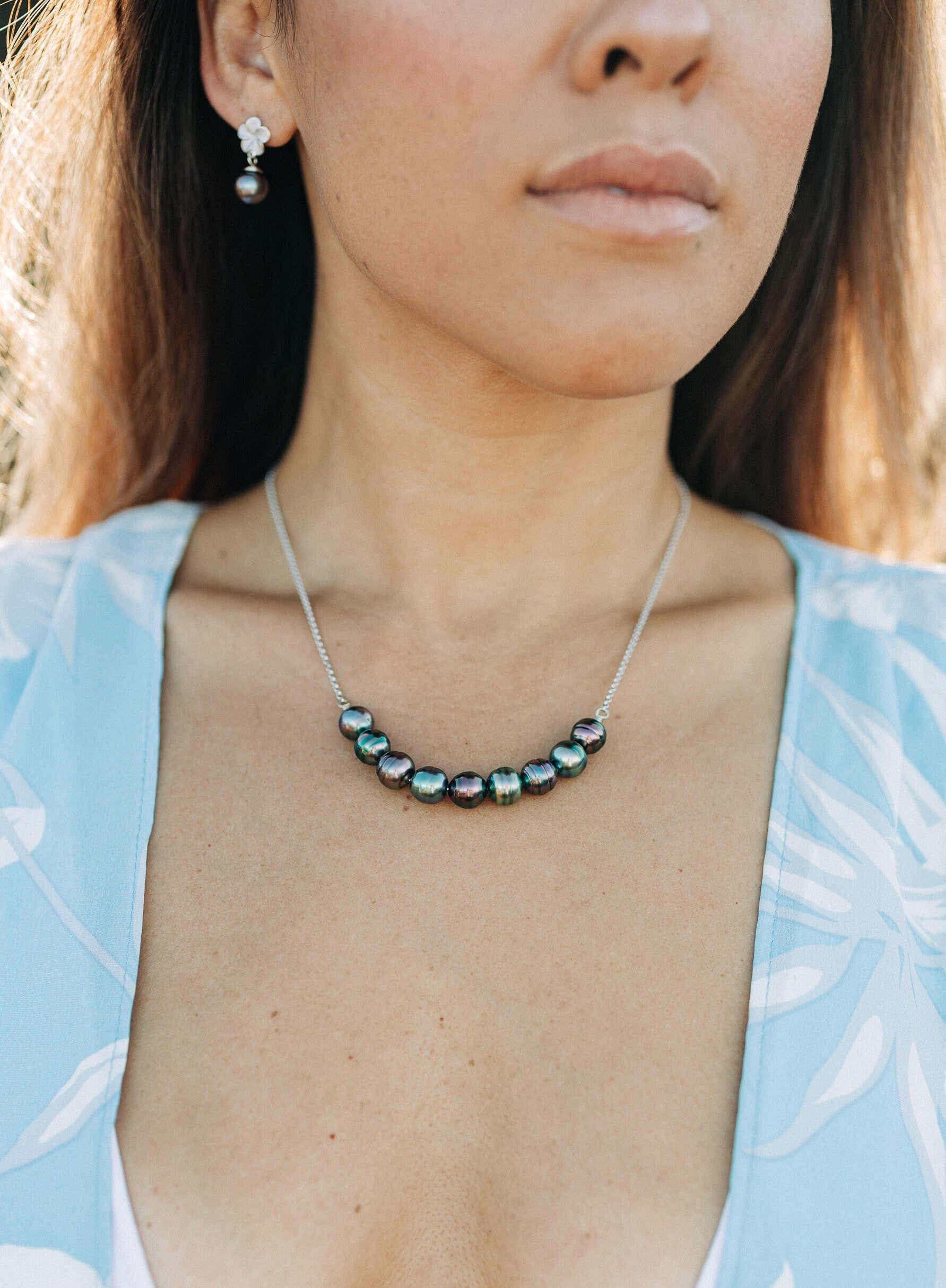 Tahitian pearl necklace — U style peacock colors • Luxurious jewelry made in Hawaii