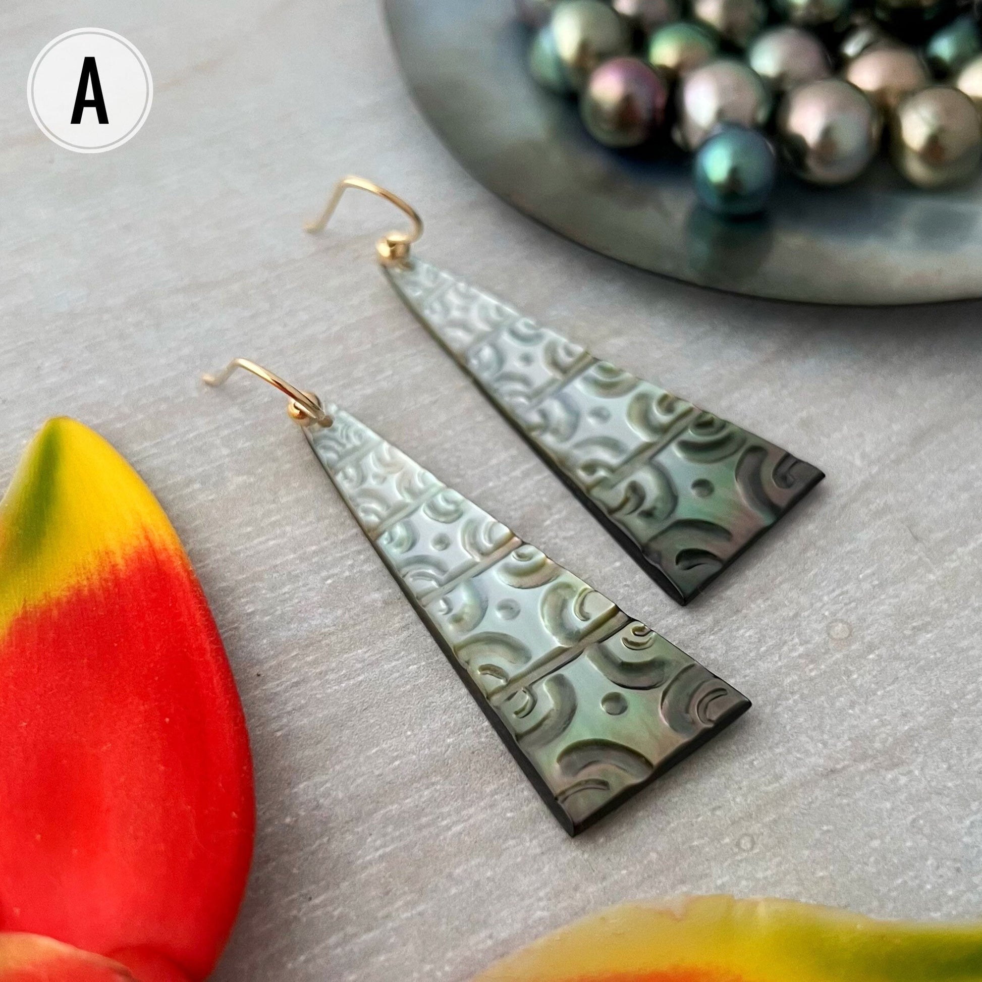 Shell earrings • Handcarved jewelry • Hawaiian Polynesian design