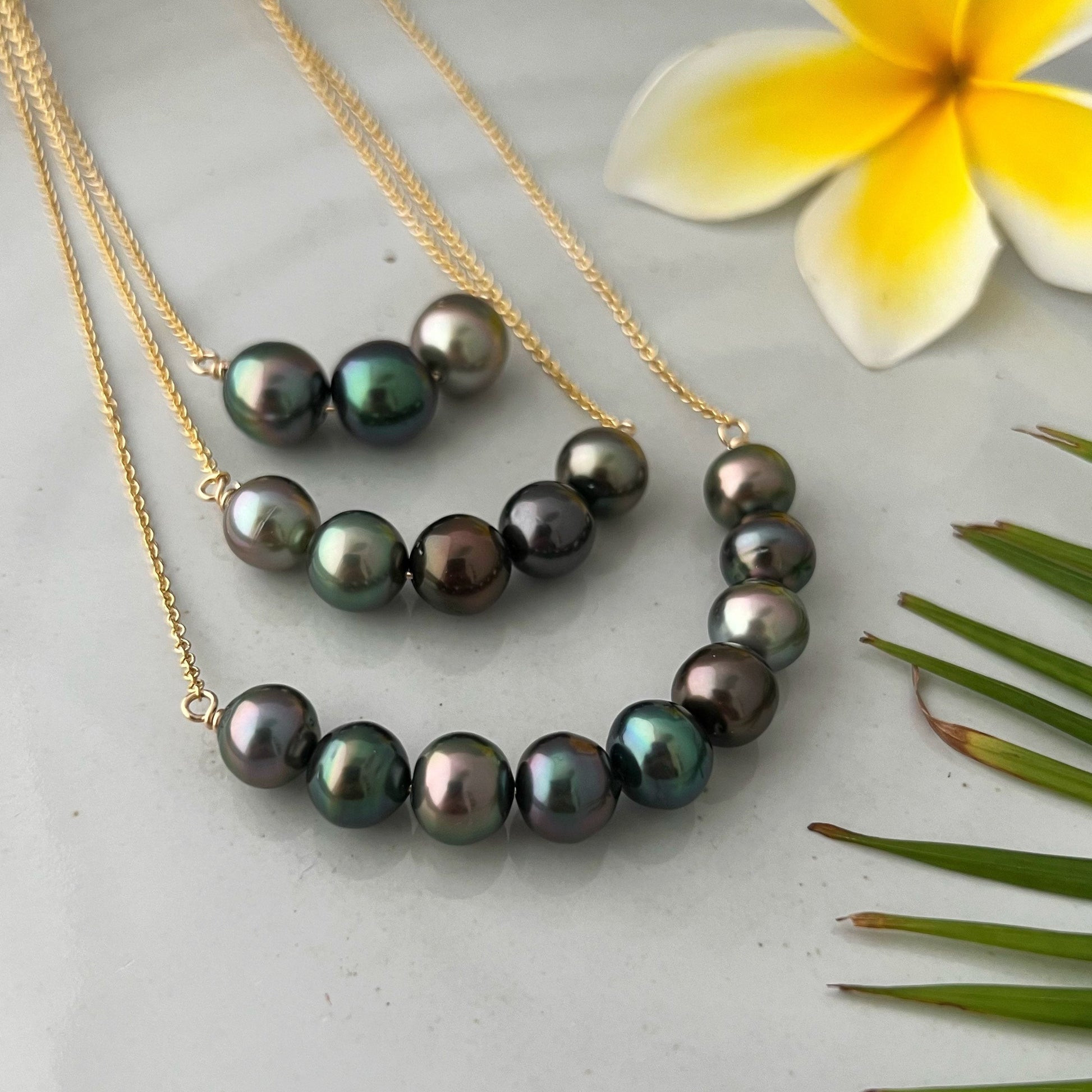 Tahitian pearl necklace — U style peacock colors • Luxurious jewelry made in Hawaii