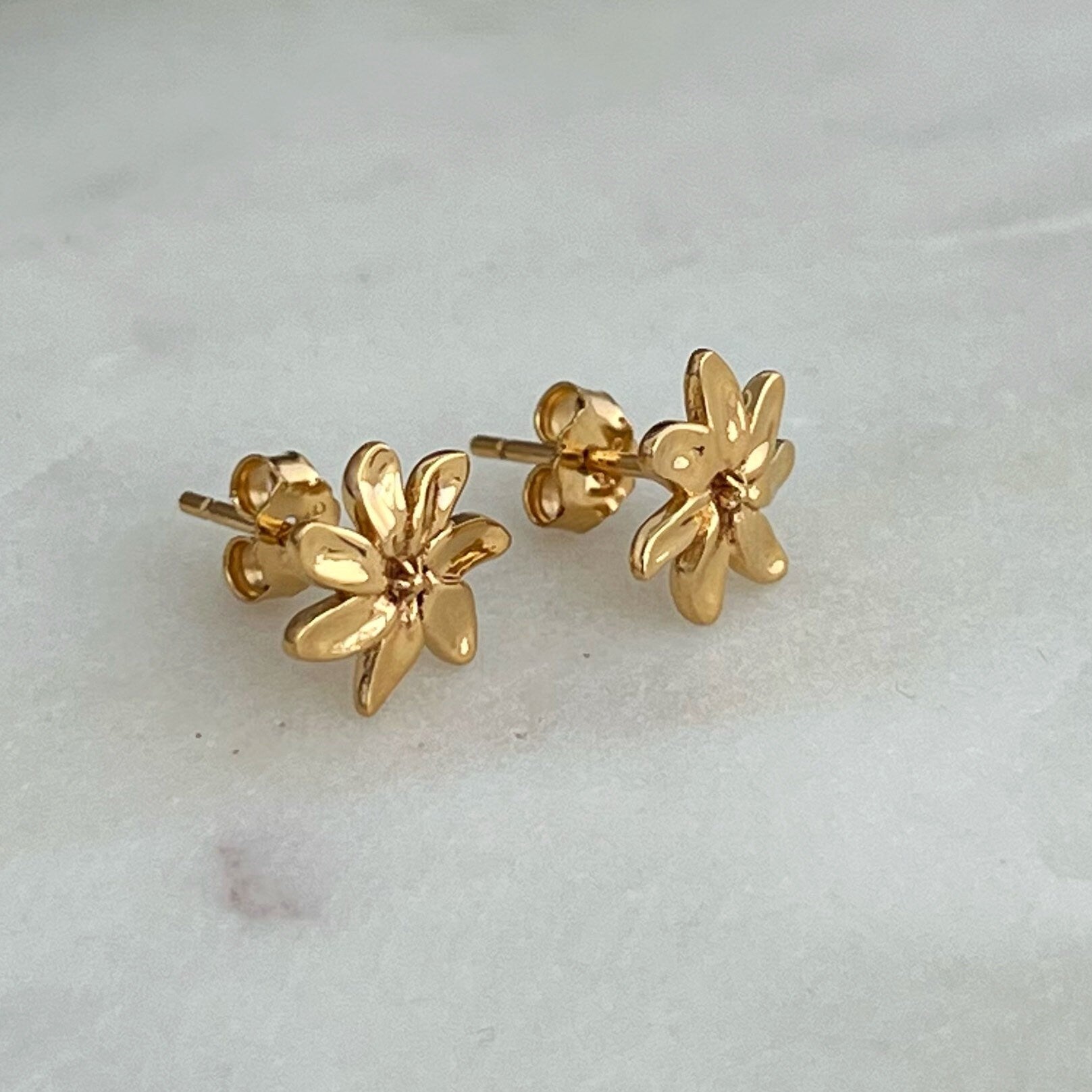 Tiare Flower Stud Earrings: Gold plated Hawaiian Jewelry