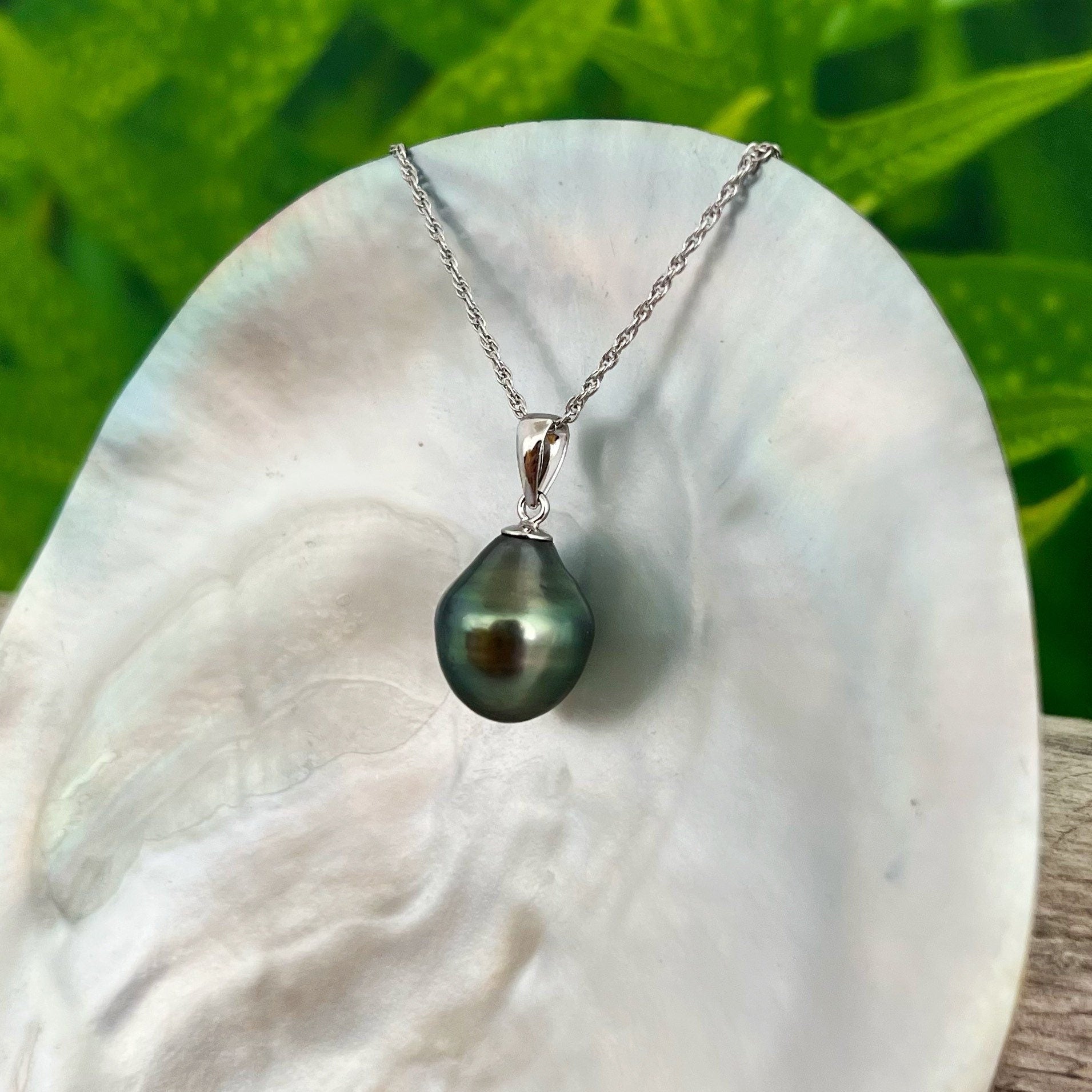 12.2mm+ Peacock Tahitian Pearl Pendant, tahitian pearl necklace , black pearl necklace , black pearl pendant , peacock tahitian pearl .