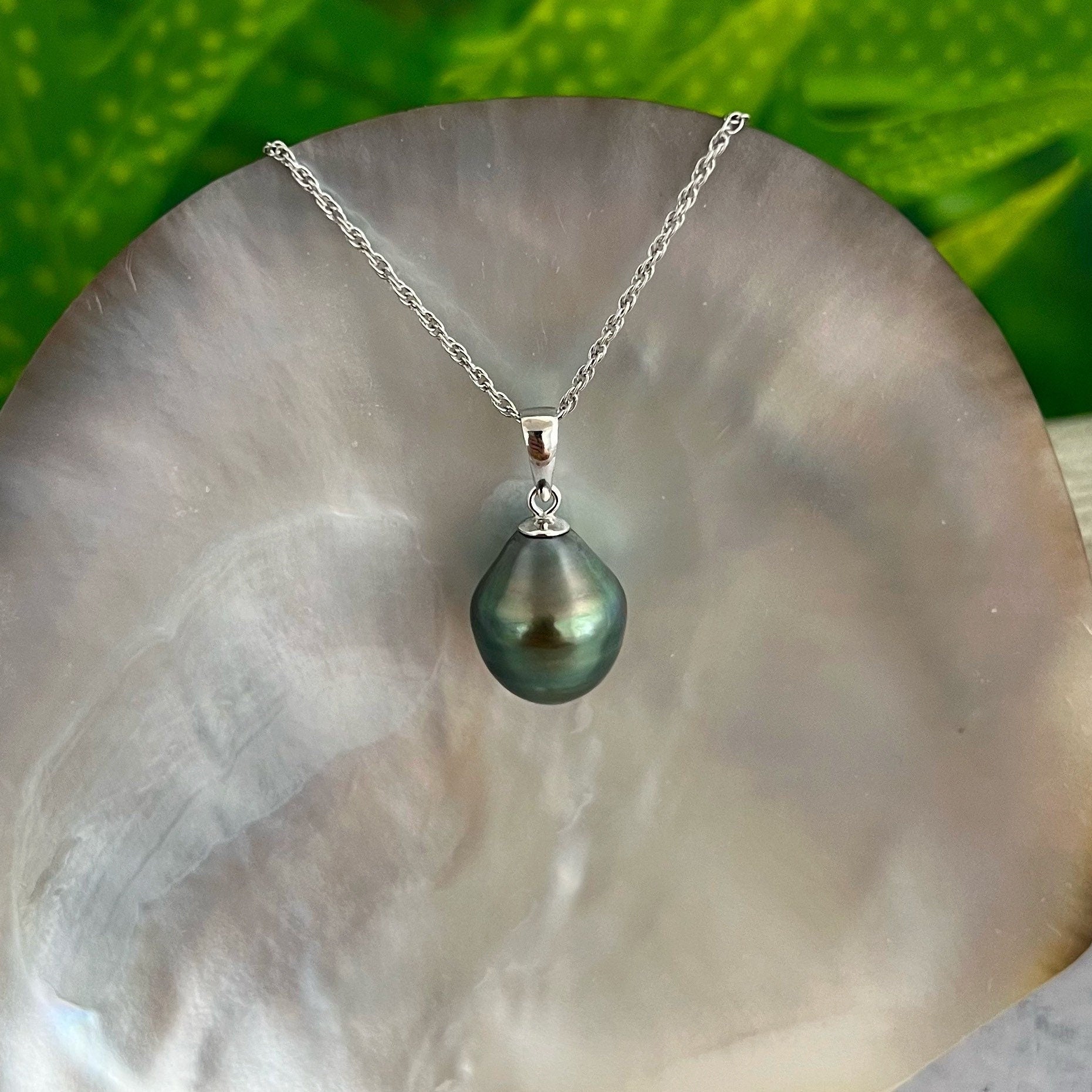 12.2mm+ Peacock Tahitian Pearl Pendant, tahitian pearl necklace , black pearl necklace , black pearl pendant , peacock tahitian pearl .