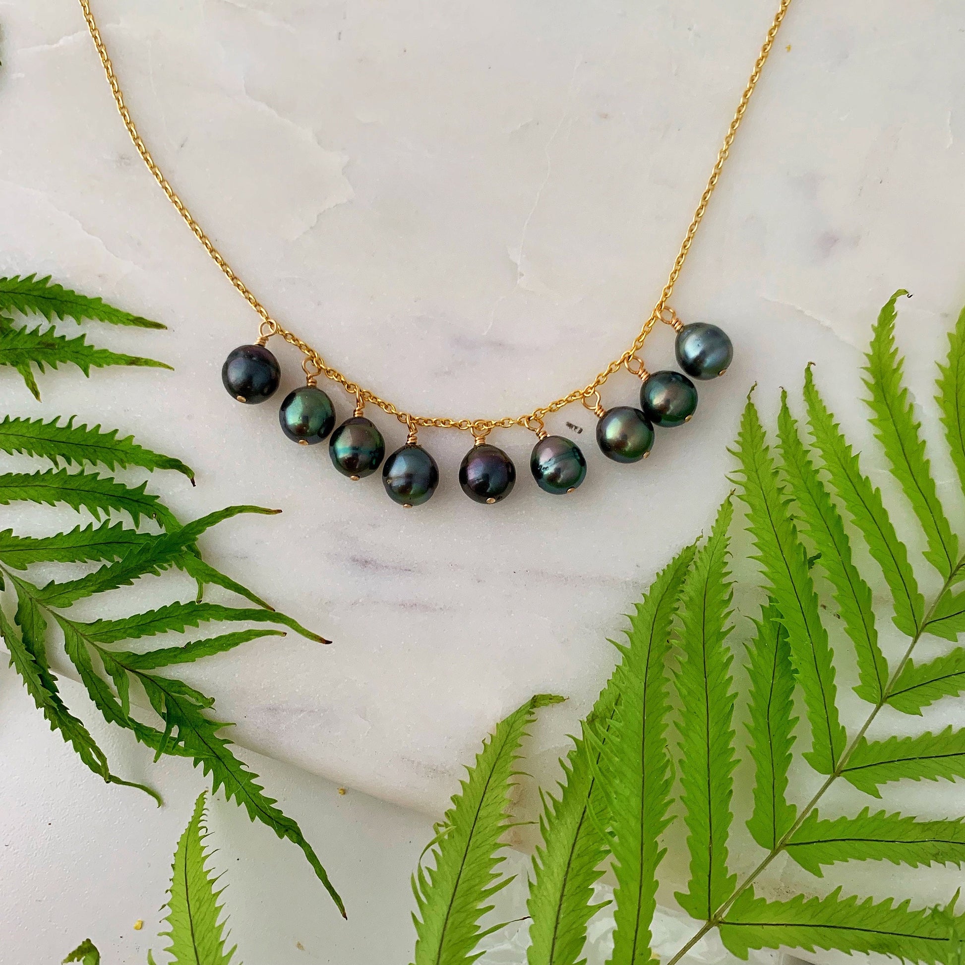 Tahitian pearl necklace — Charm style jewelry • Yellow Gold filled • Dainty and elegant