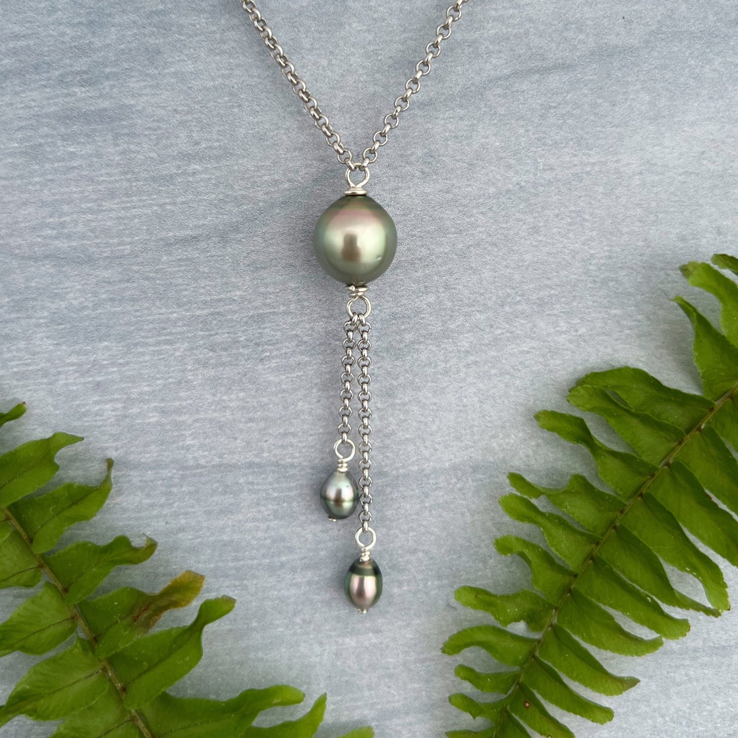 Tahitian pearl necklace with keshi