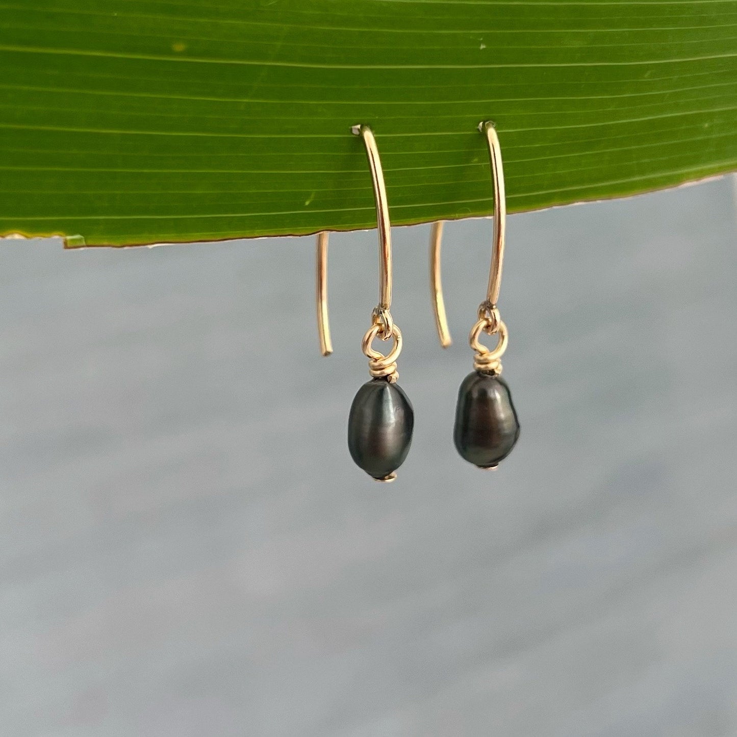 Keshi Tahitian pearl hook earrings • short dangle • Gold filled