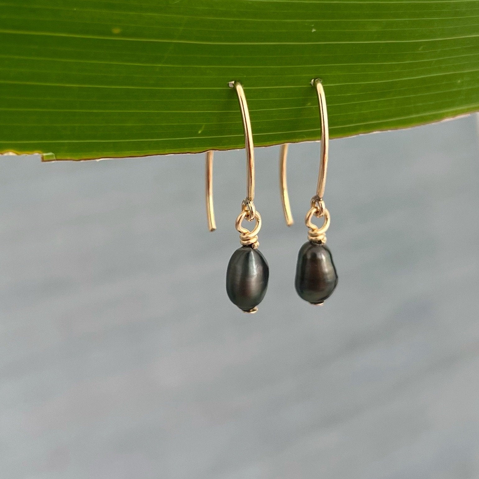 Keshi Tahitian pearl hook earrings • short dangle • Gold filled