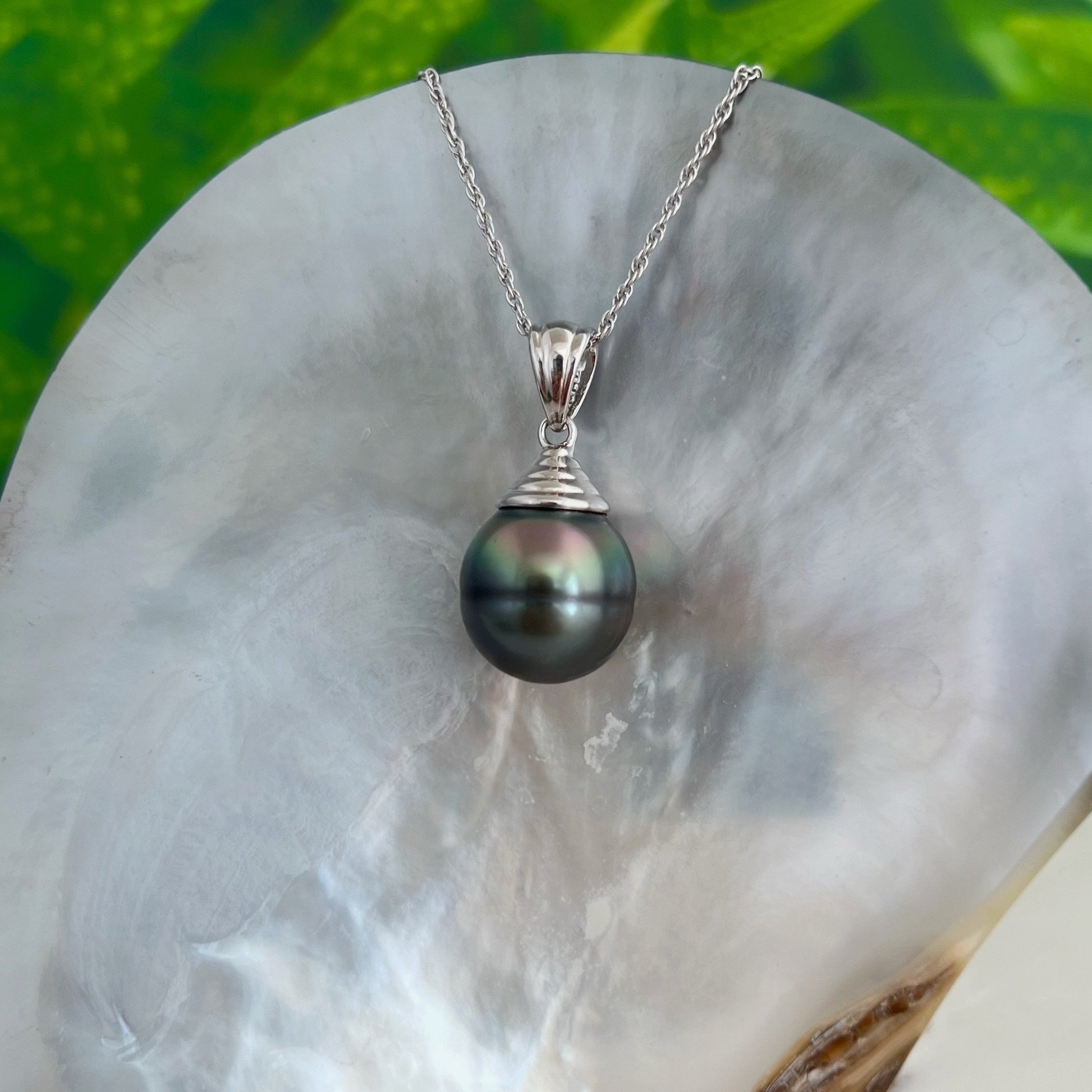 DOORBUSTER Large Near Flawless and Colorful Tahitian Pearl Pendant