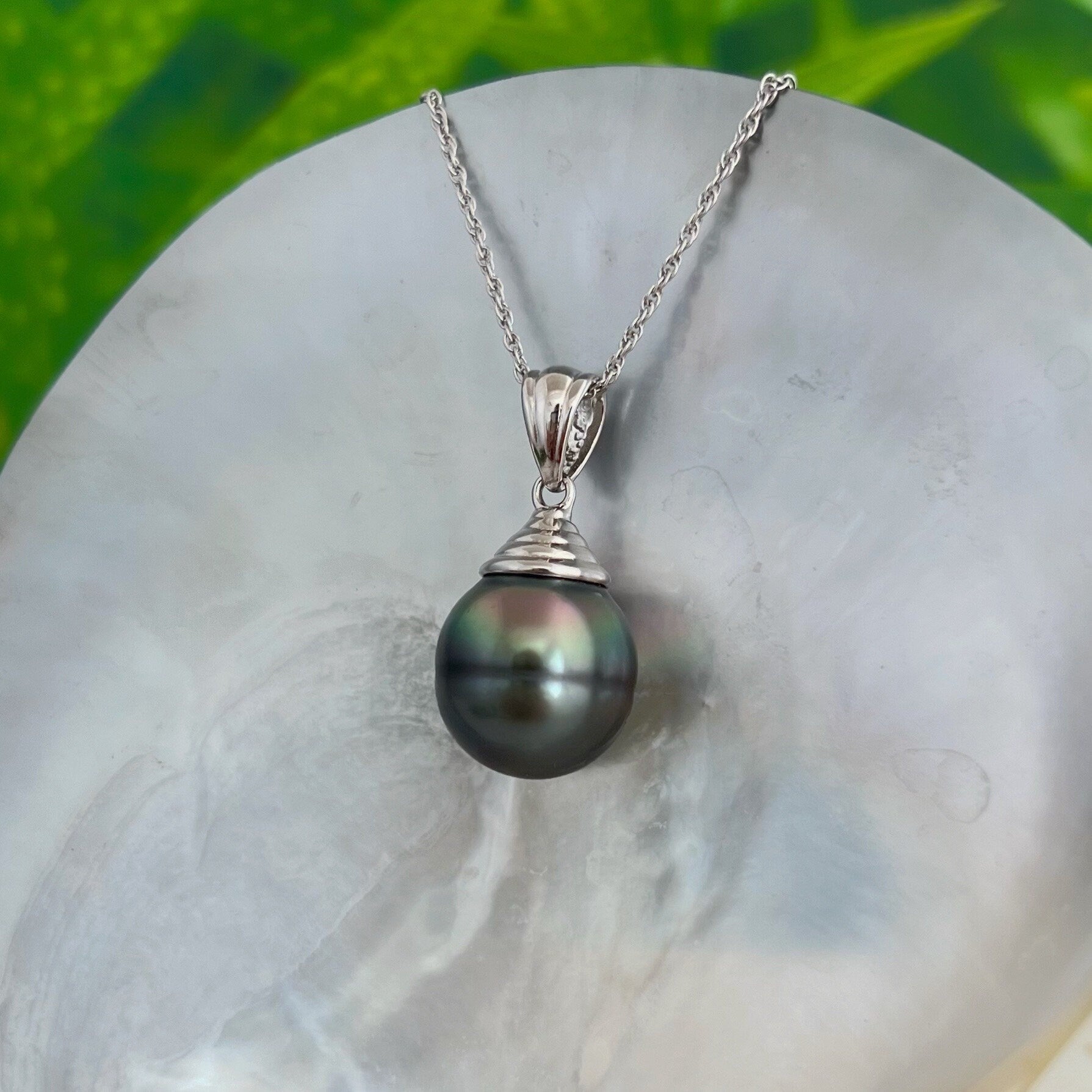 DOORBUSTER Large Near Flawless and Colorful Tahitian Pearl Pendant