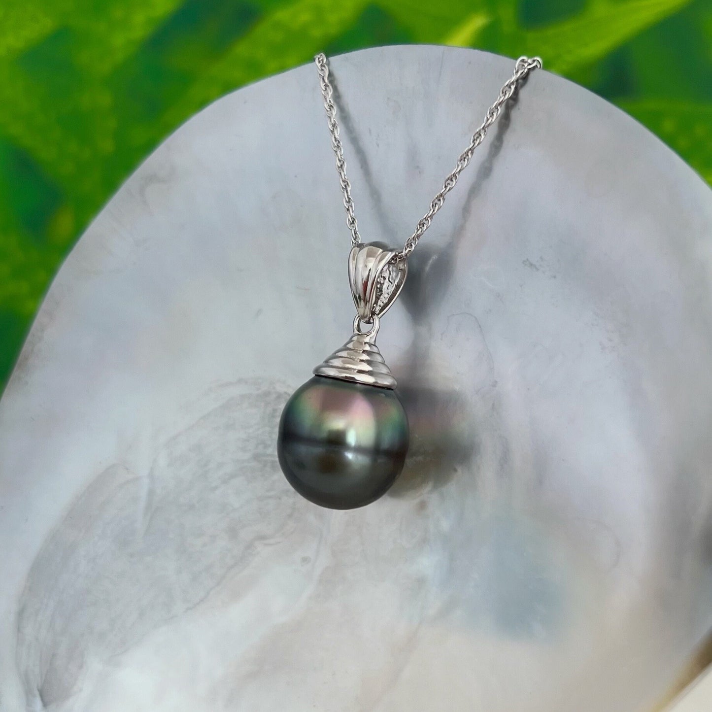 DOORBUSTER Large Near Flawless and Colorful Tahitian Pearl Pendant