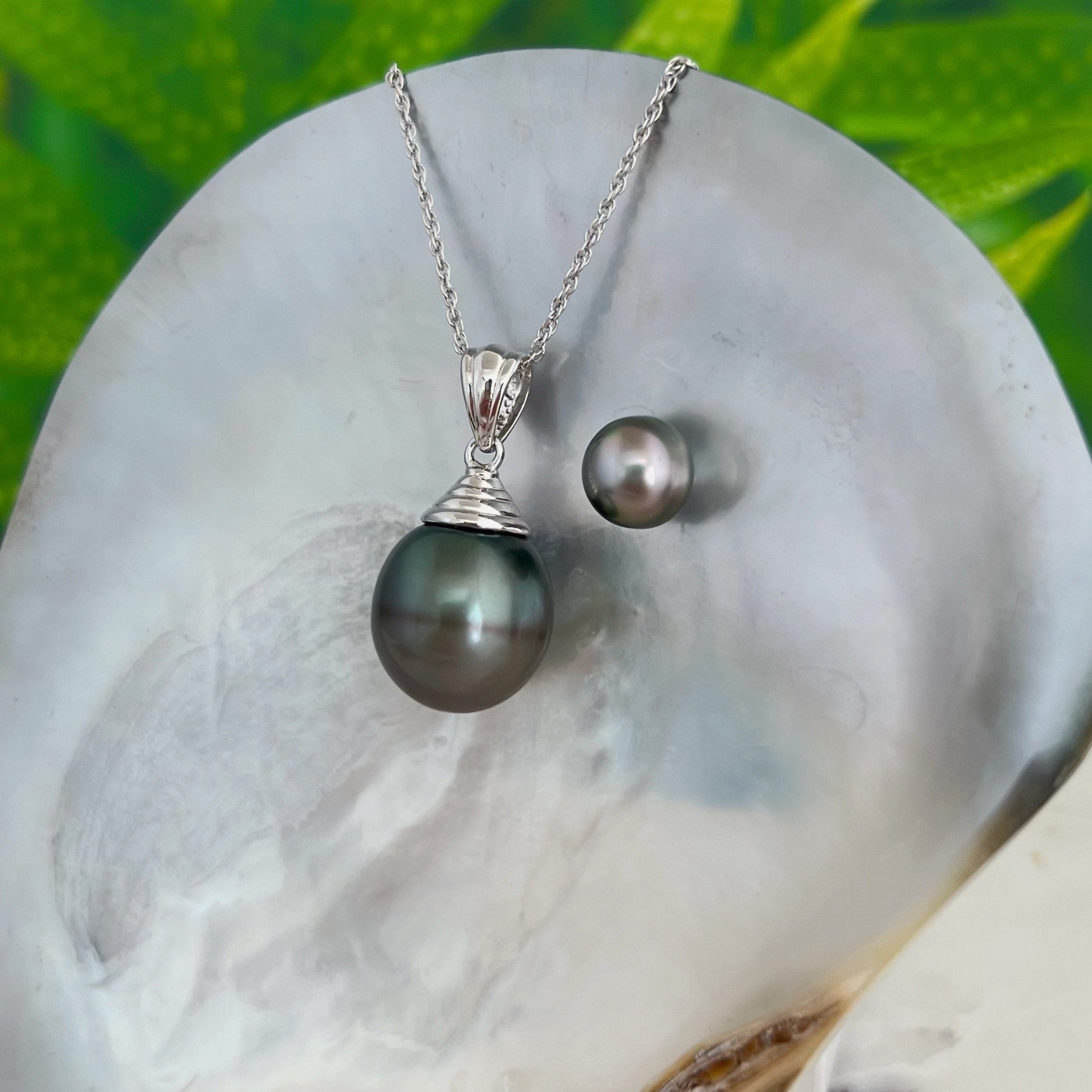 DOORBUSTER Tahitian Pearl Pendant • big 15mm black pearl • rare jewelry in sterling silver