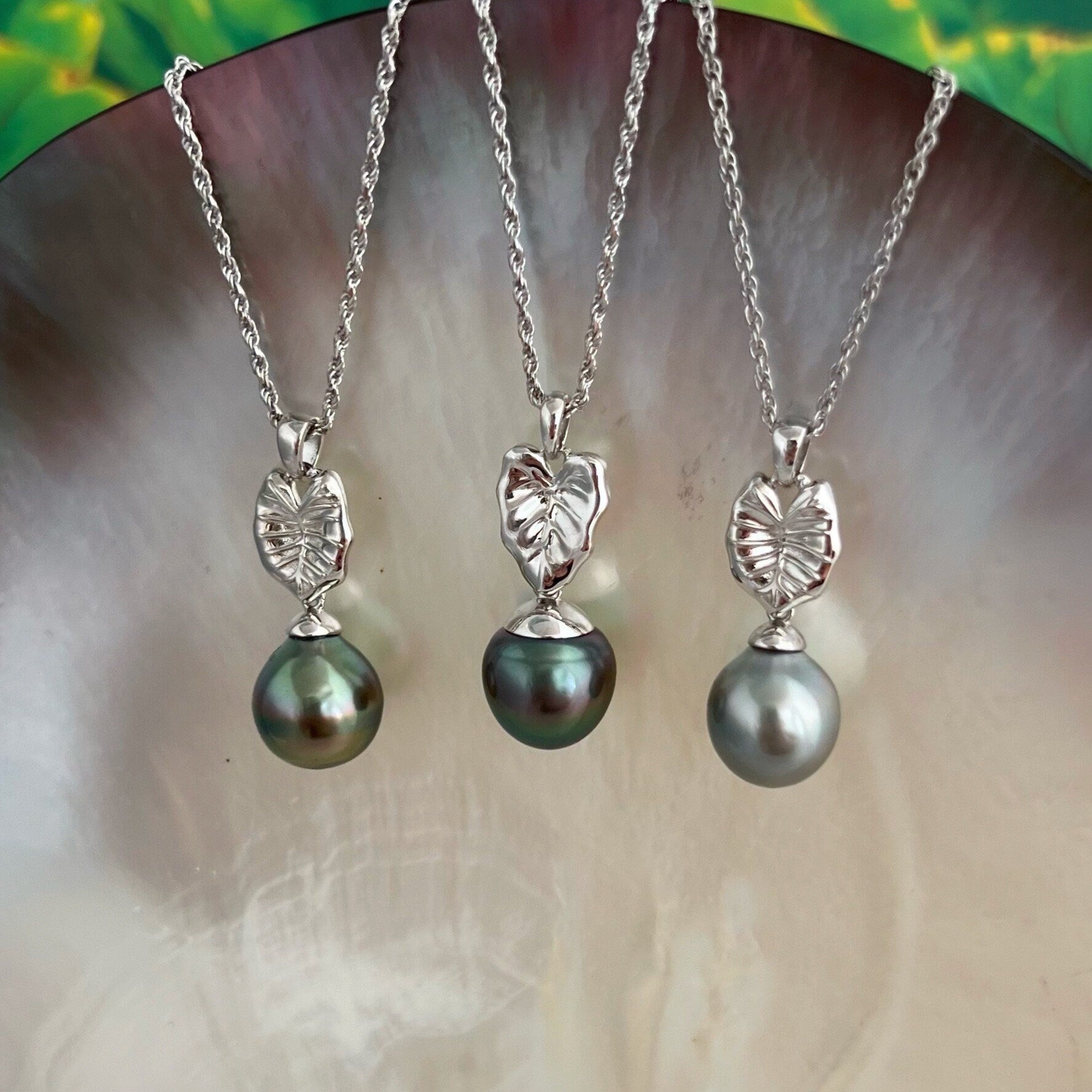 Tahitian pearl pendant with Hawaiian Leaf design, in sterling silver