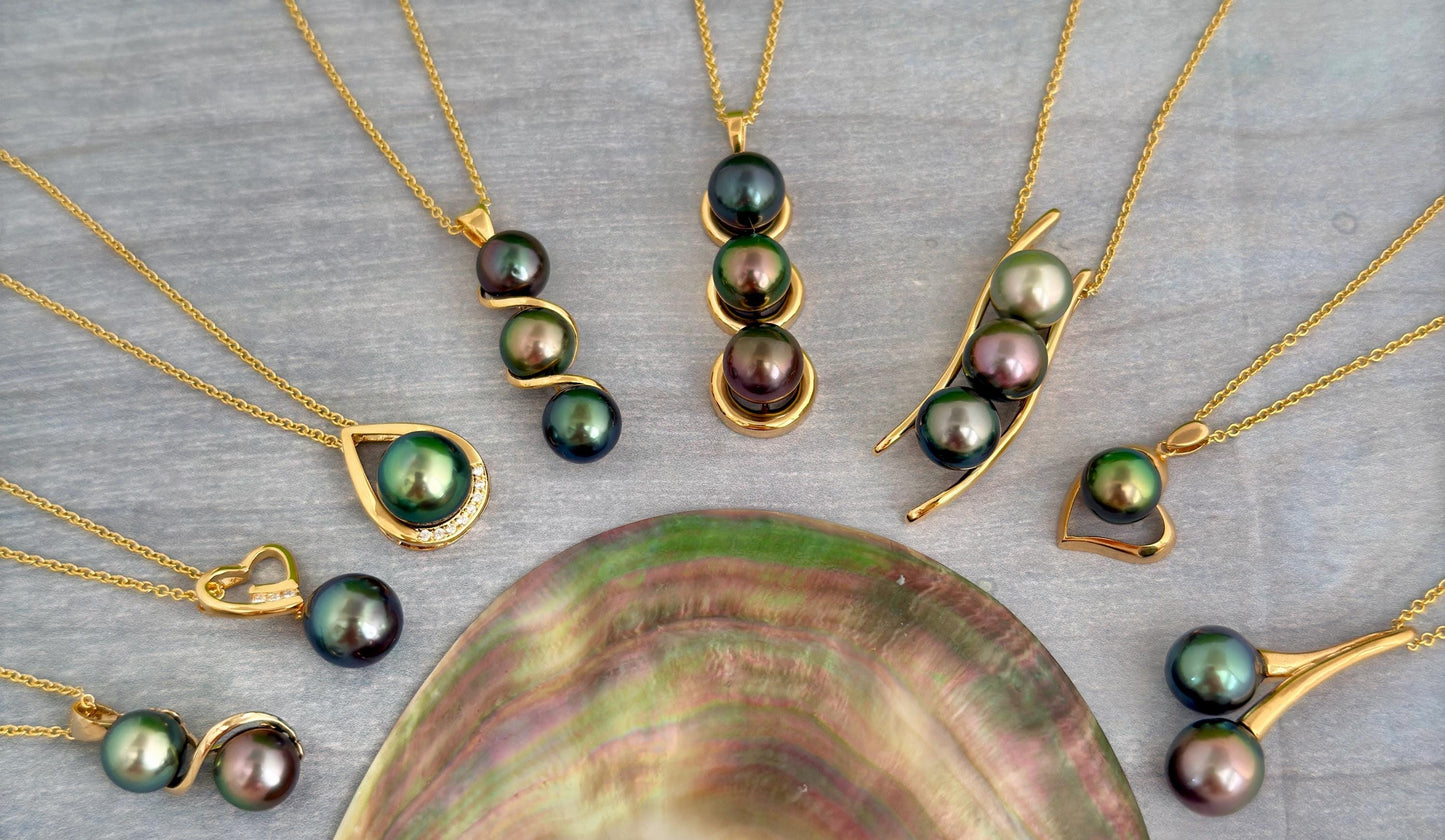 RARE Tahitian Pearl Necklace • Vibrant colors • Green, Aubergine, Gold