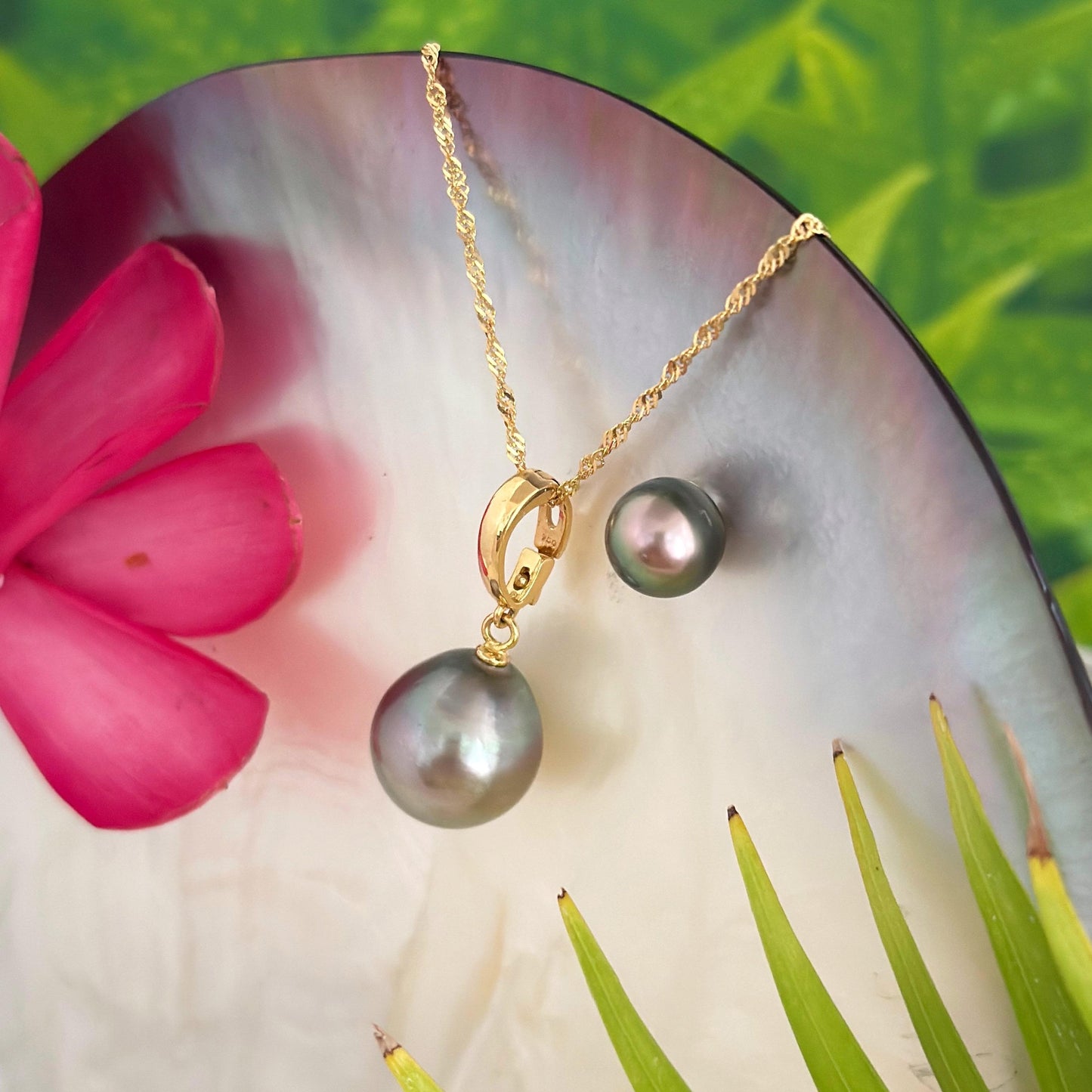13.9mm Extra Large Tahitian Pearl Pendant made in hawaii • Light Pink and Green , Peacock pearl • Solid gold necklace Gift for Her