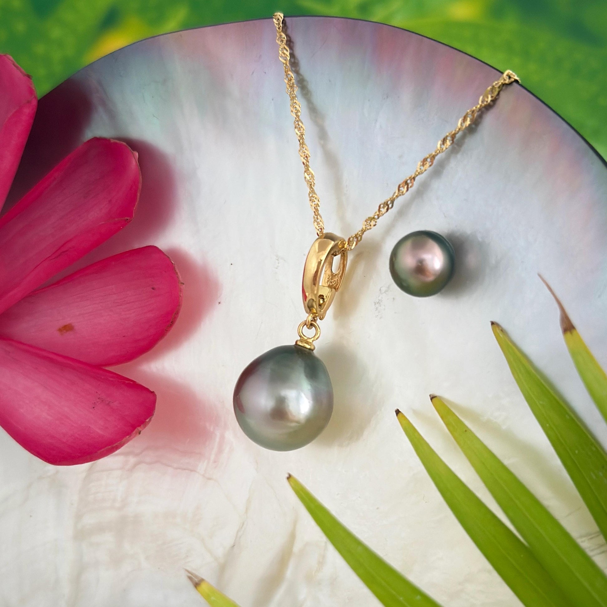 13.9mm Extra Large Tahitian Pearl Pendant made in hawaii • Light Pink and Green , Peacock pearl • Solid gold necklace Gift for Her