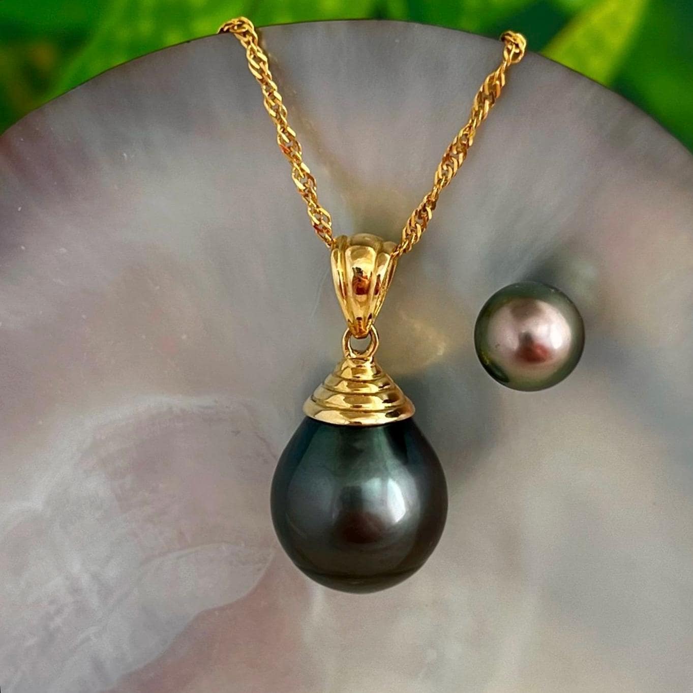 huge large tahitian black pearl