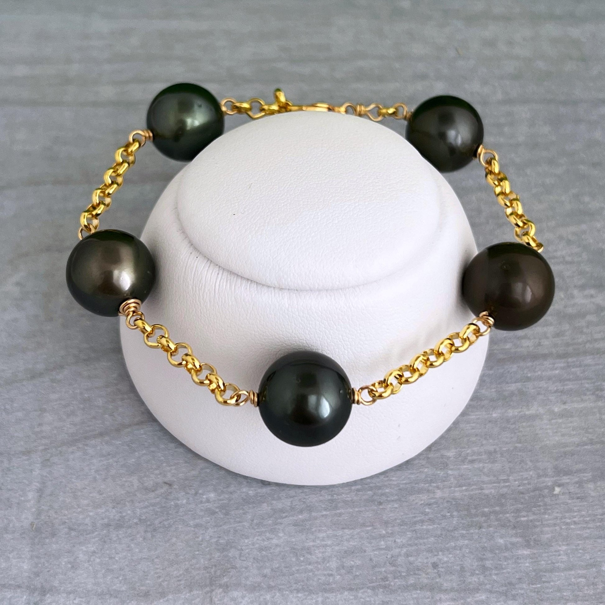 RARE Tahitian Black Pearl Bracelet • Statement jewelry with XL pearls • luxurious gift for her • One and Only • Exceptional treasure