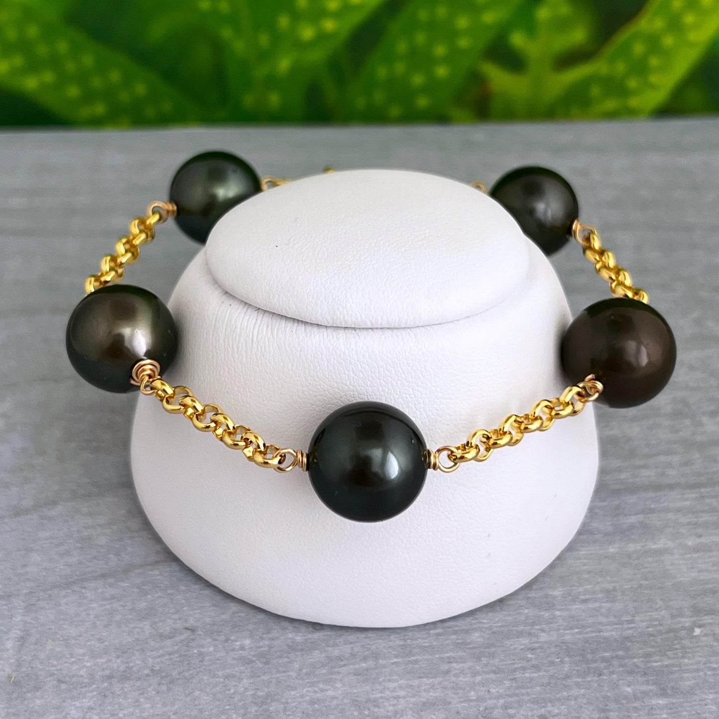 RARE Tahitian Black Pearl Bracelet • Statement jewelry with XL pearls • luxurious gift for her • One and Only • Exceptional treasure